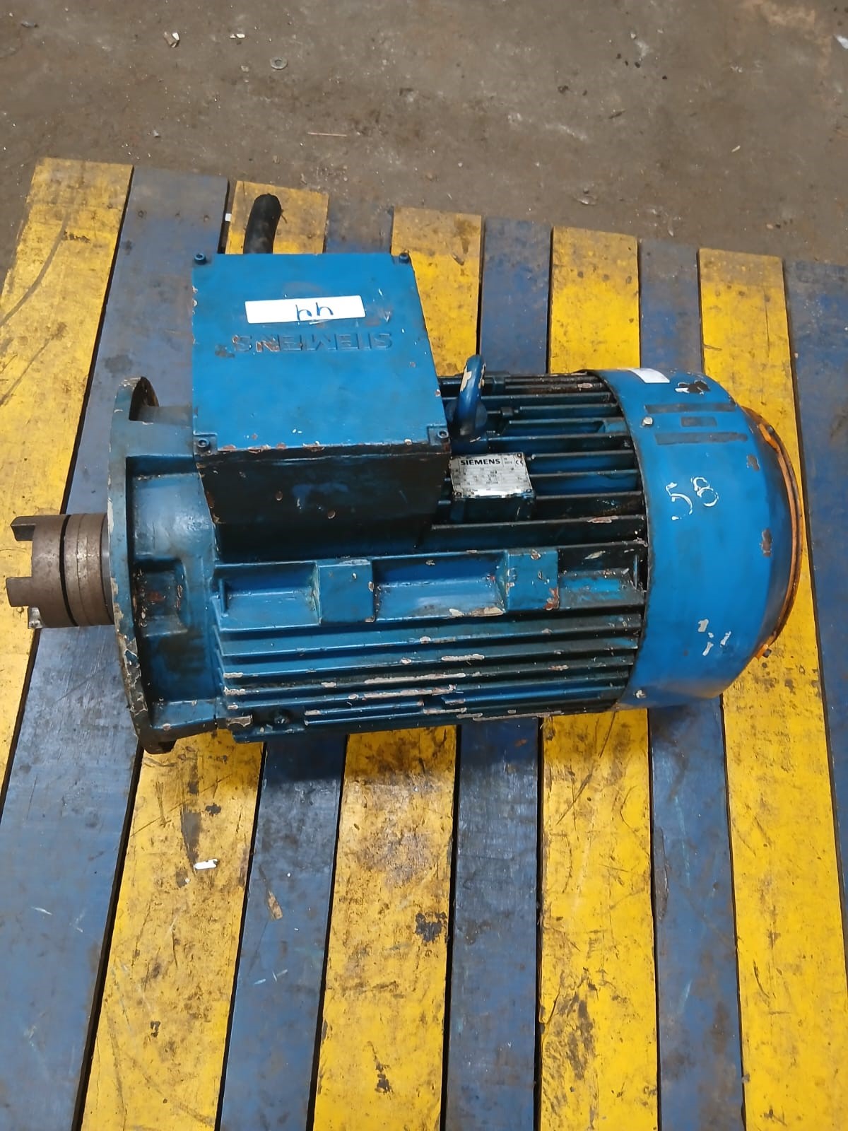 Motor assíncrono trifásico (AS.MOT. 3~),  34.5 kW, Modelo 1LA2 207-4AA6 (ou 1LA2207-4AA6)