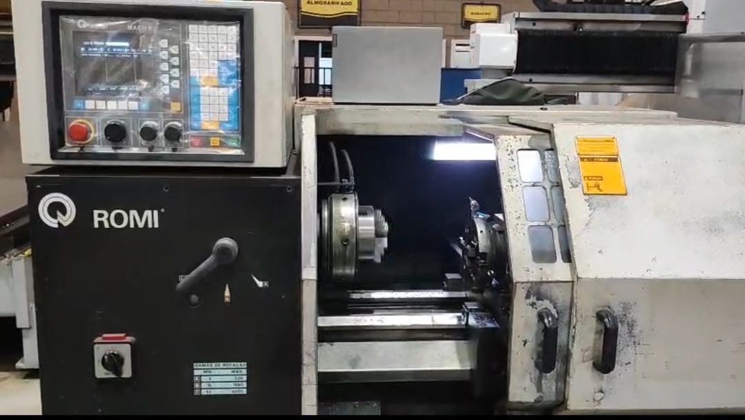 Torno Cnc Centur 30RV Comando Mach8 Romi
