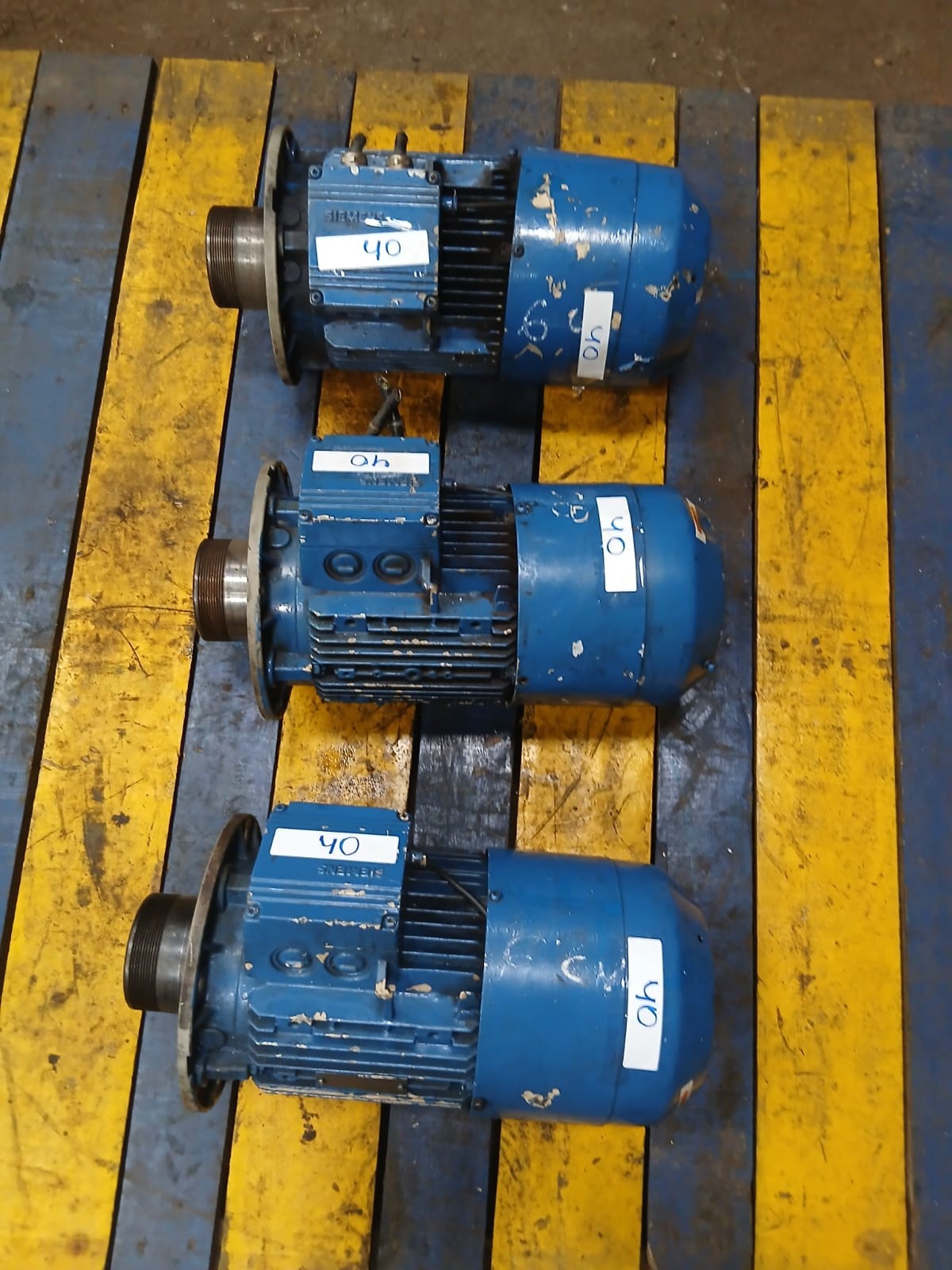 Motor de indução trifásico Siemens 4 kW de potência 1LA7 132-4AA10-Z (ou 1LA7 13-4AA10-Z)