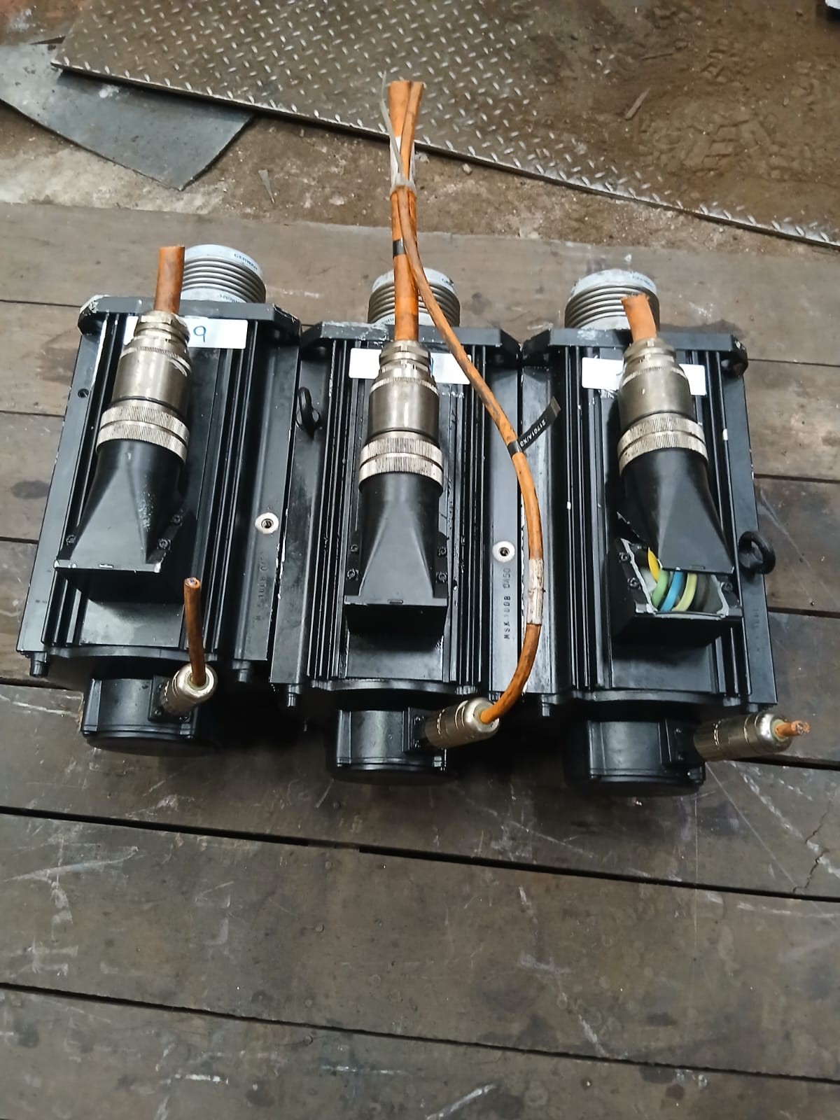 Servo Motor Rexroth (Bosch Rexroth), Modelo: MSK100B-0450-NN-M1-AP0-NNNN