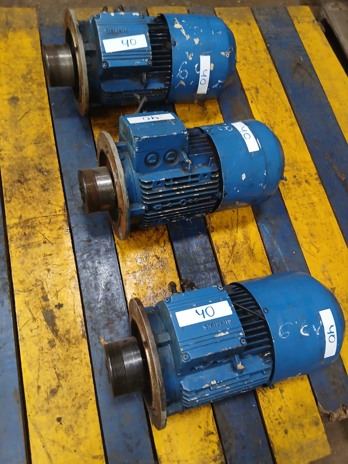 Motor de indução trifásico Siemens 4 kW de potência 1LA7 132-4AA10-Z (ou 1LA7 13-4AA10-Z)