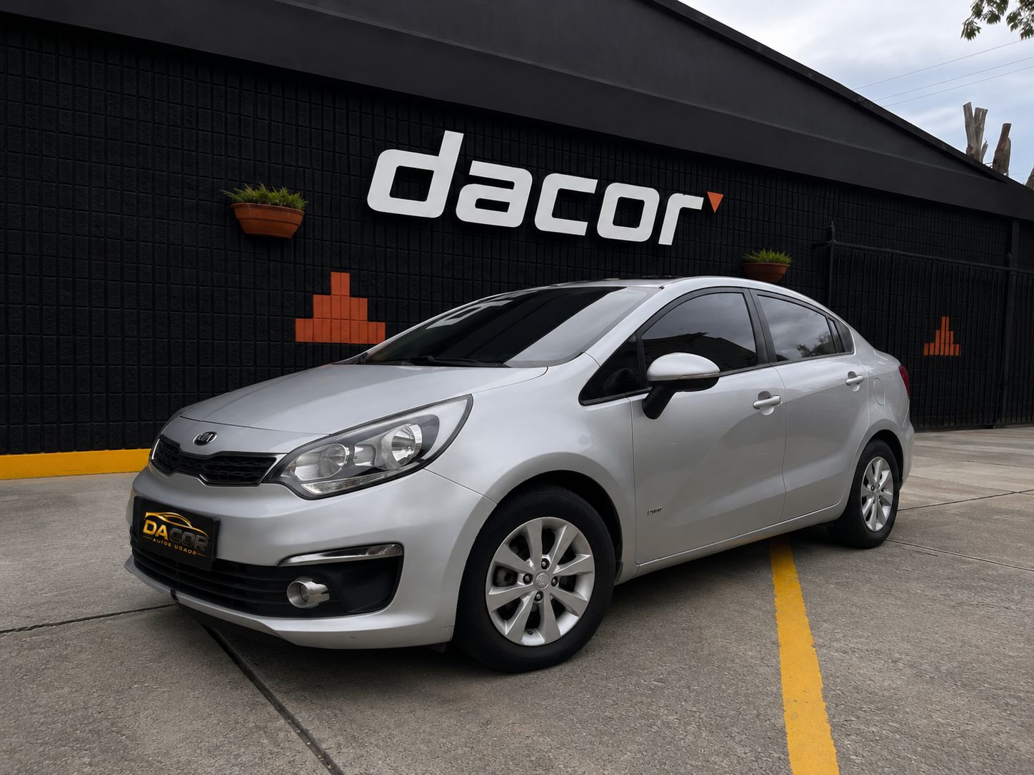 Kia Rio Sedán 2017 MOTOR 1.250 FULL