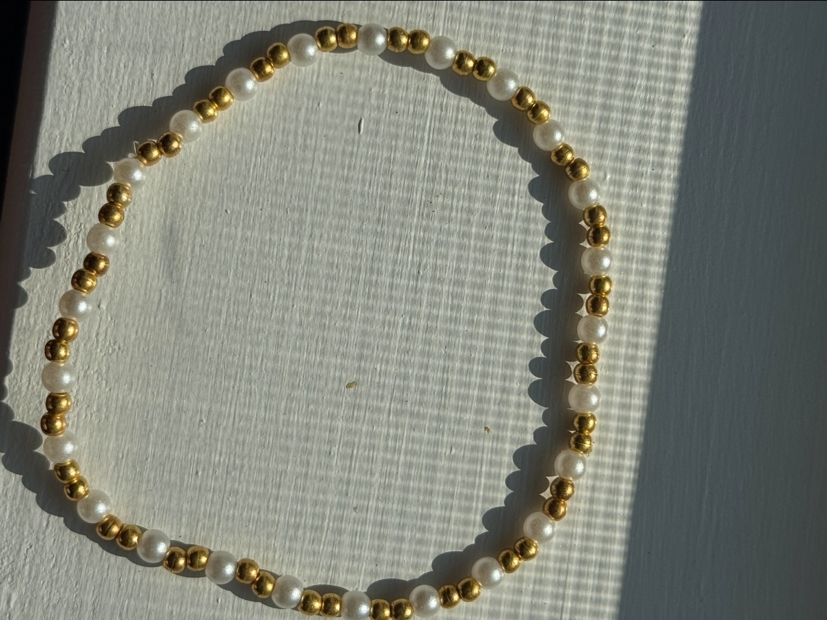 Pearl and gold bracelet