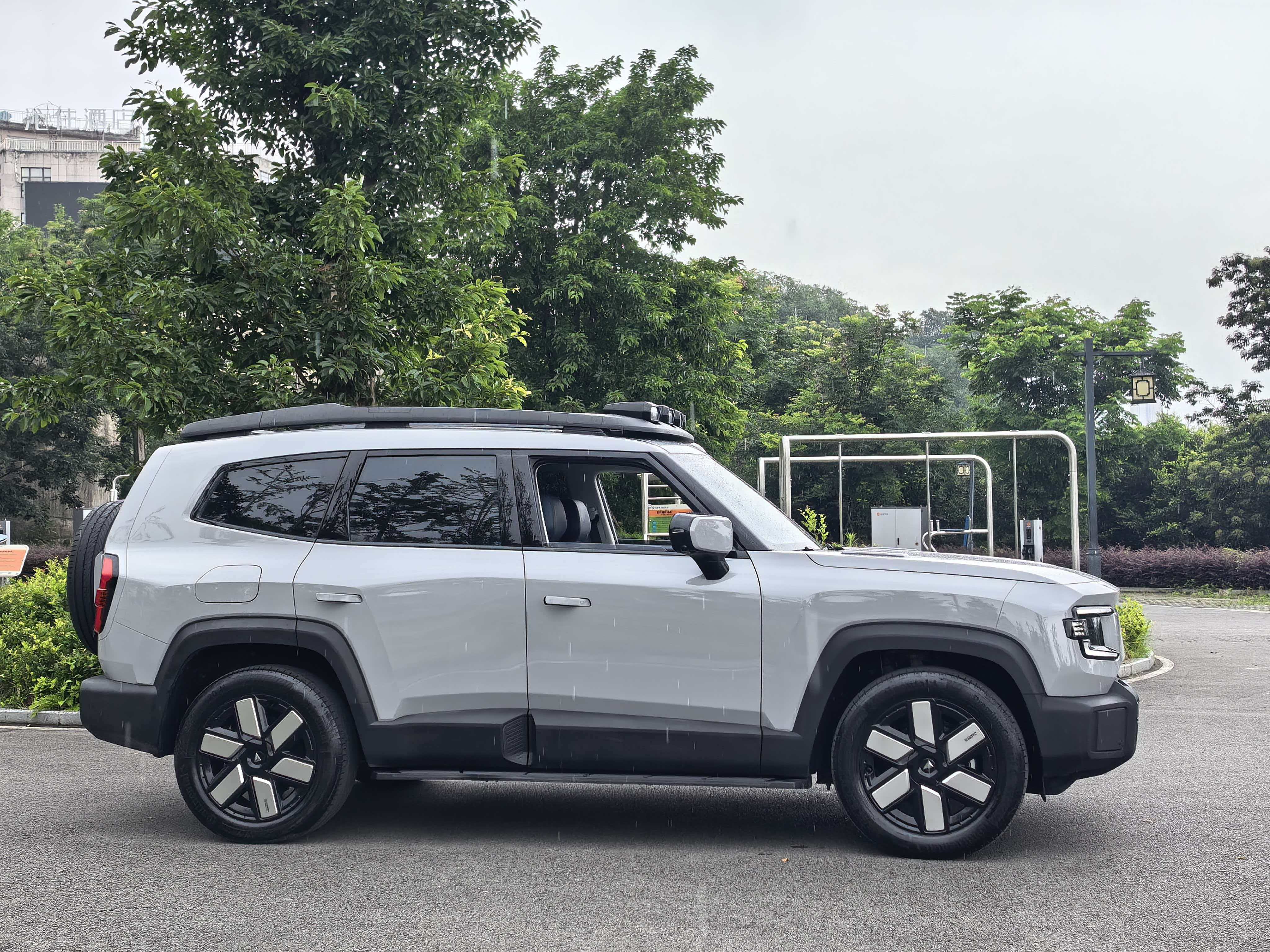 2024 Deepal G318, 4WD Air Suspension Edition