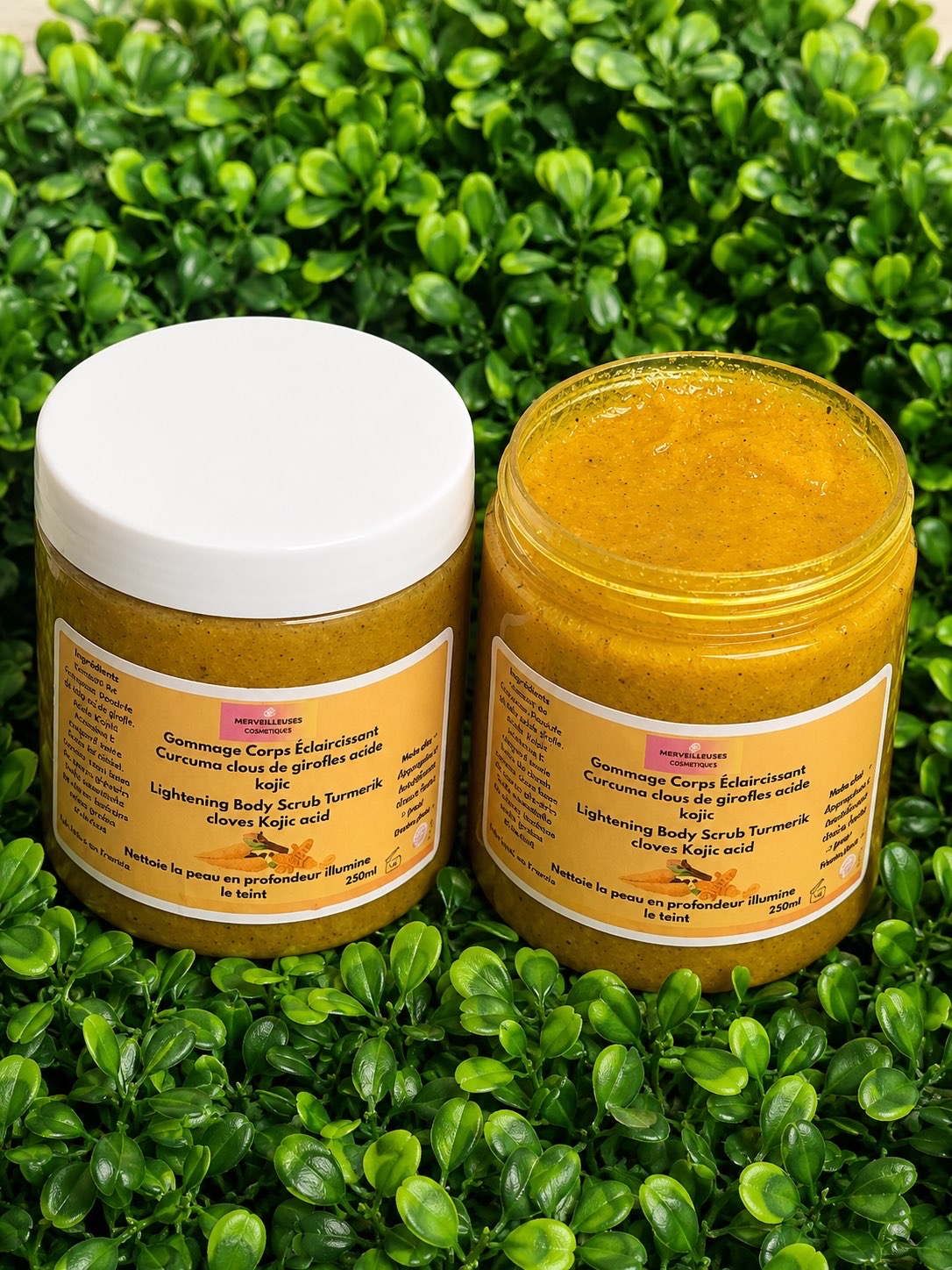Gommage Corps Éclaircissant au Curcuma et Acide Kojic