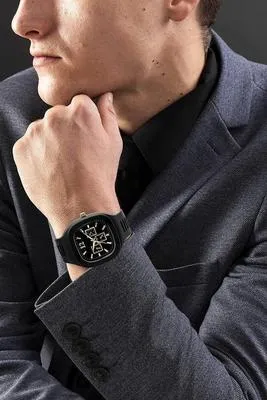 Men's Black Plastic Analogue Watch – Lightweight Casual Everyday Wrist Watch in Pakistan | Lureena