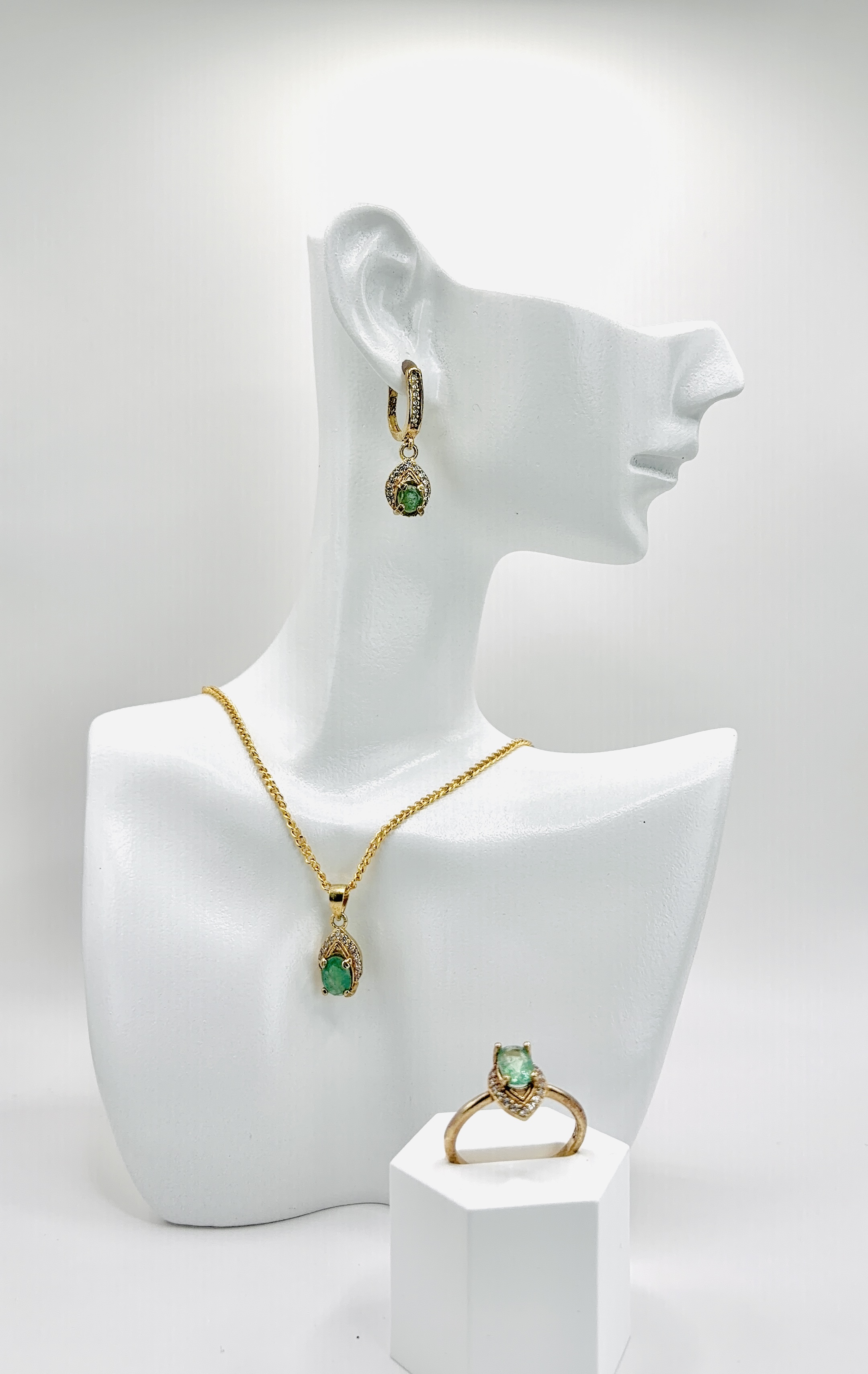 Emerald Gold Jewelry Set