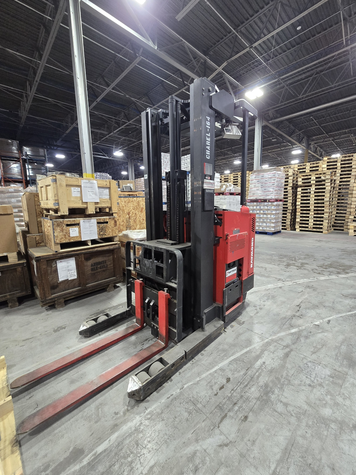 Electric Reach Forklift