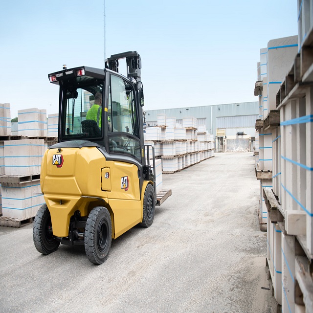 CAT 2.5 Ton Gas Forklift