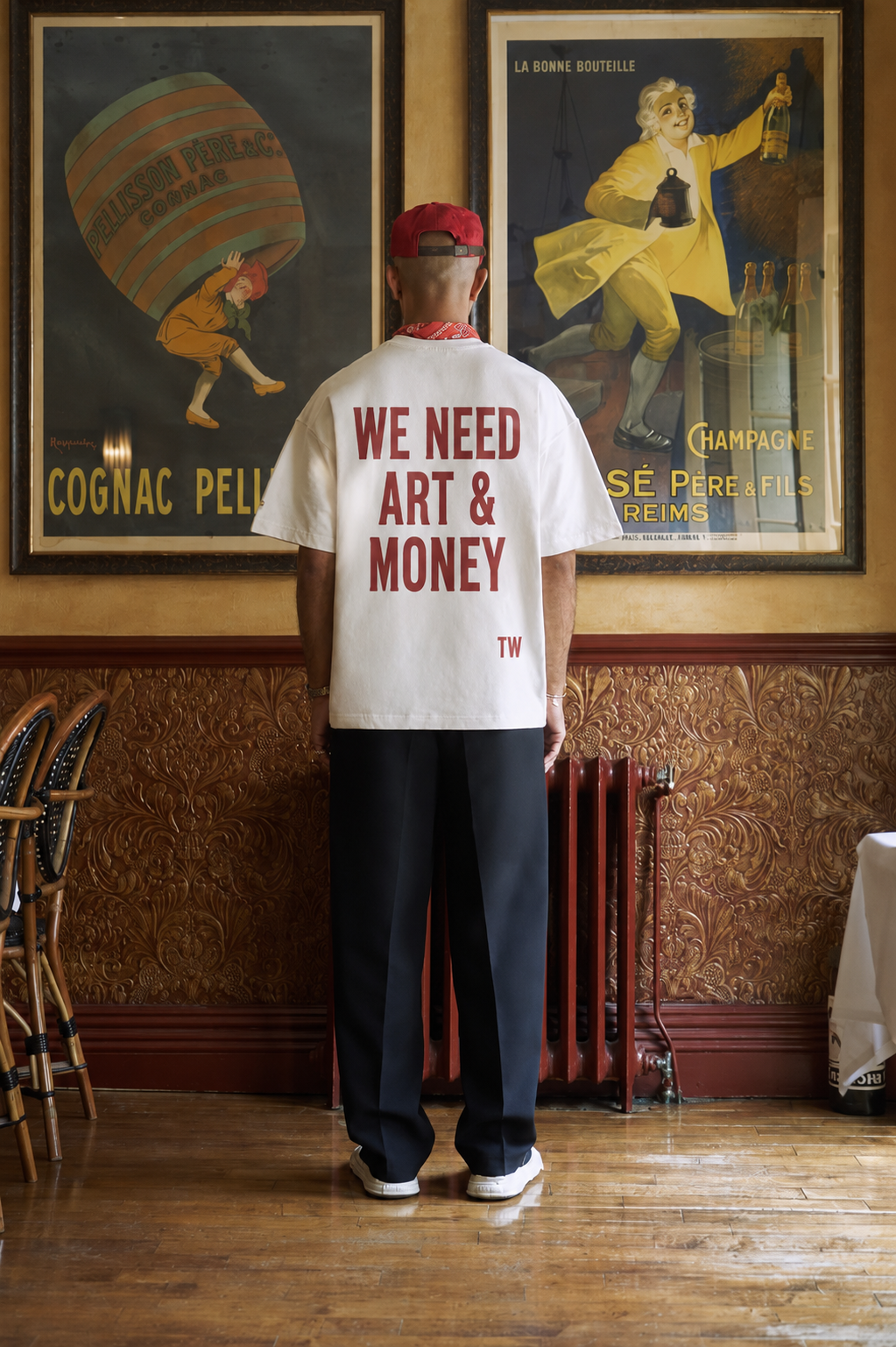 Camiseta 'We Need Art & Money'