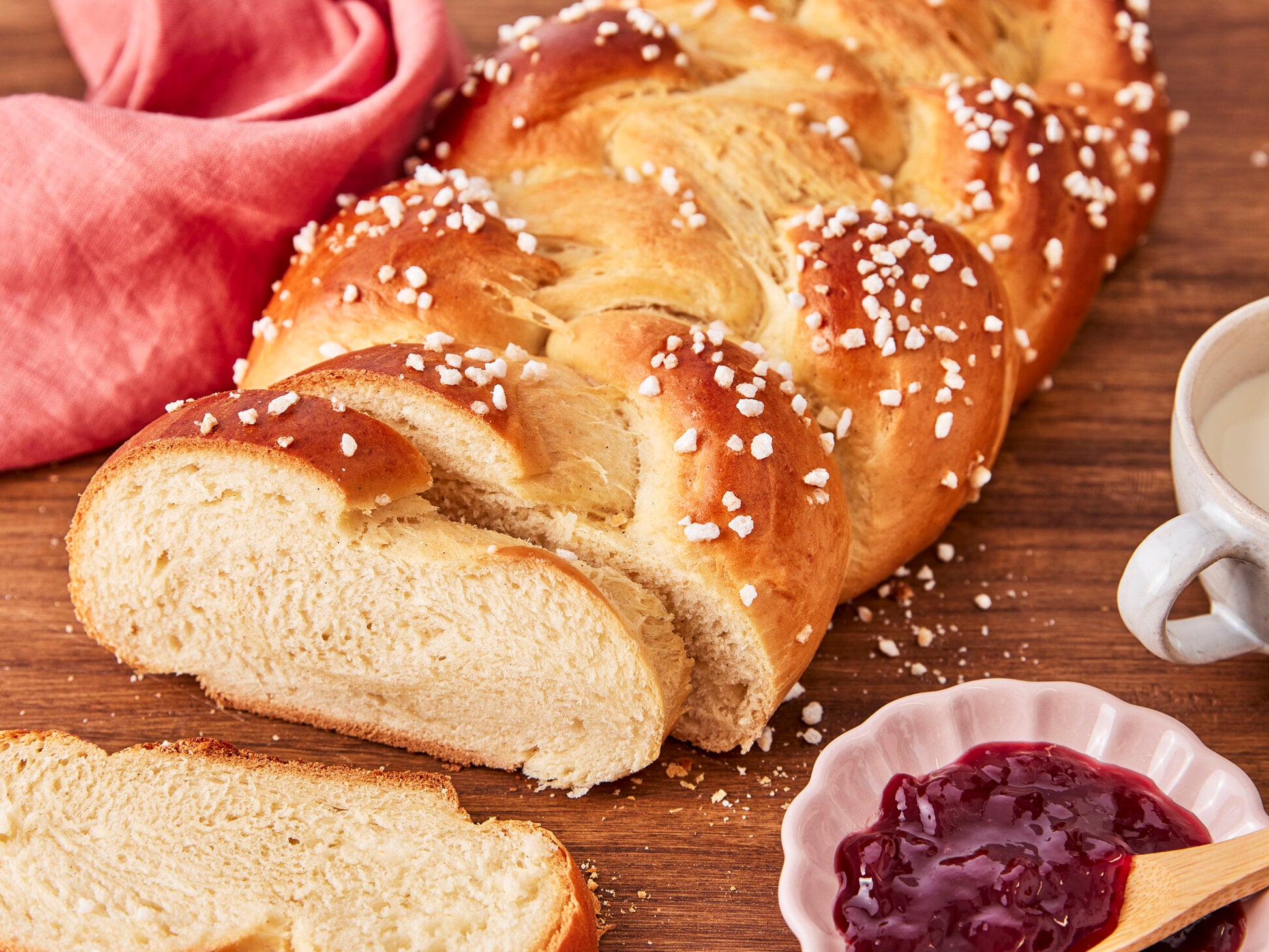 Frischer Dinkel Hefezopf