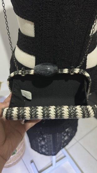 BOLSA CLUTCH LISTRADA
