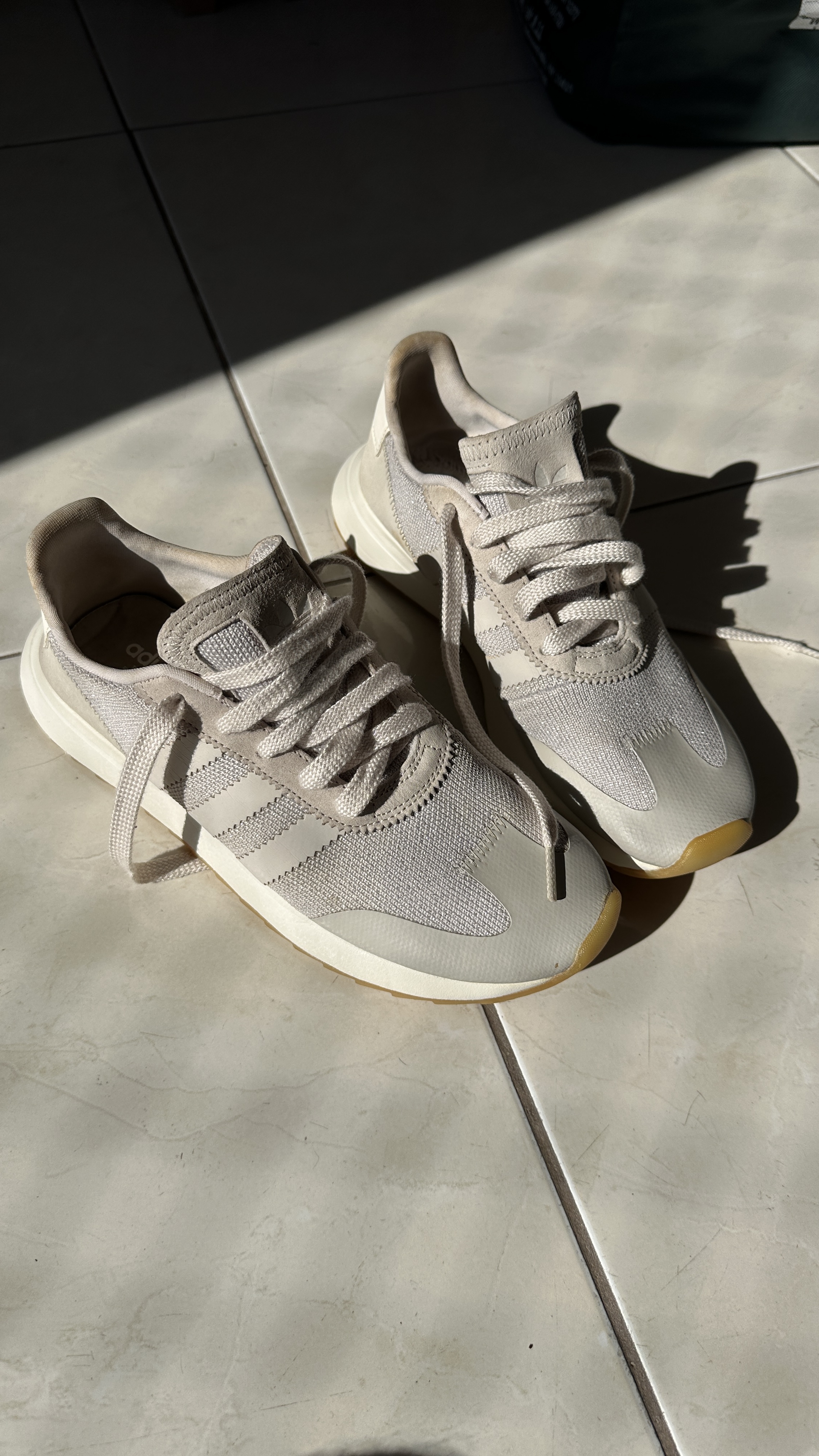 Adidas Retropy F2 - feminino - tam 36
