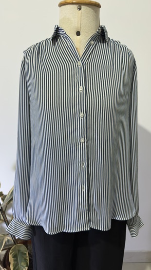 BLUSA / CAMISA DE BOTÃO LISTRADA - H&M - XS
