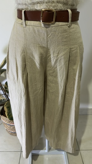 BERMUDA ZARA COM CINTO - (veste P)