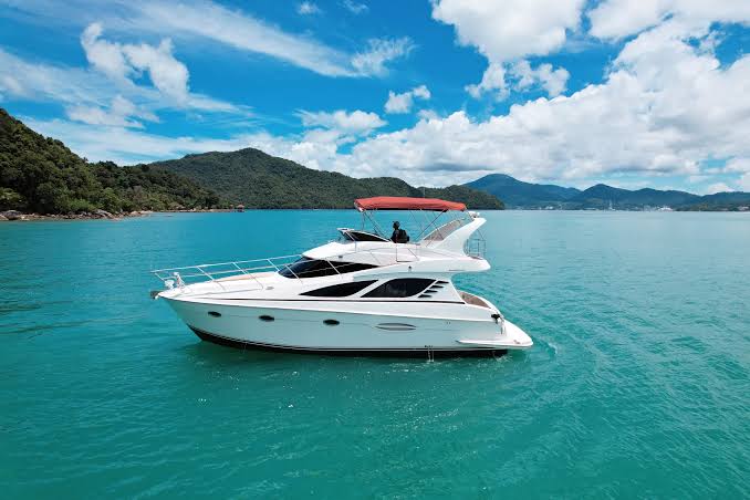 Bronze Yacht Package