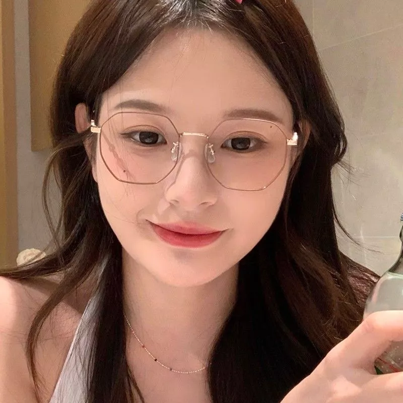 Blu-ray Blocking Photochromic Glasses