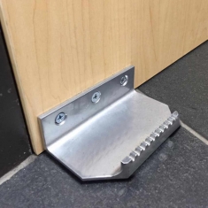 PUXADOR DE PÉ EM INOX