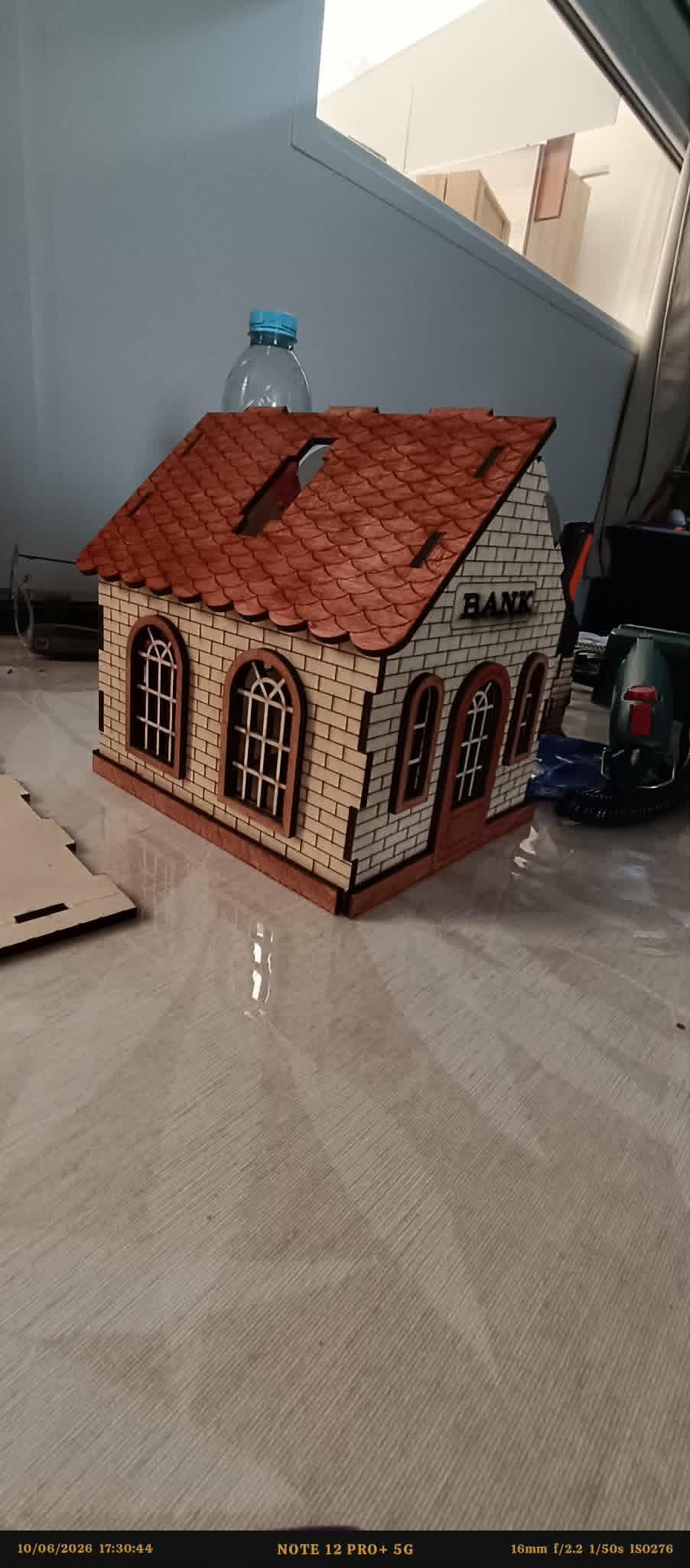 Tirelire ou décoration pour maquette