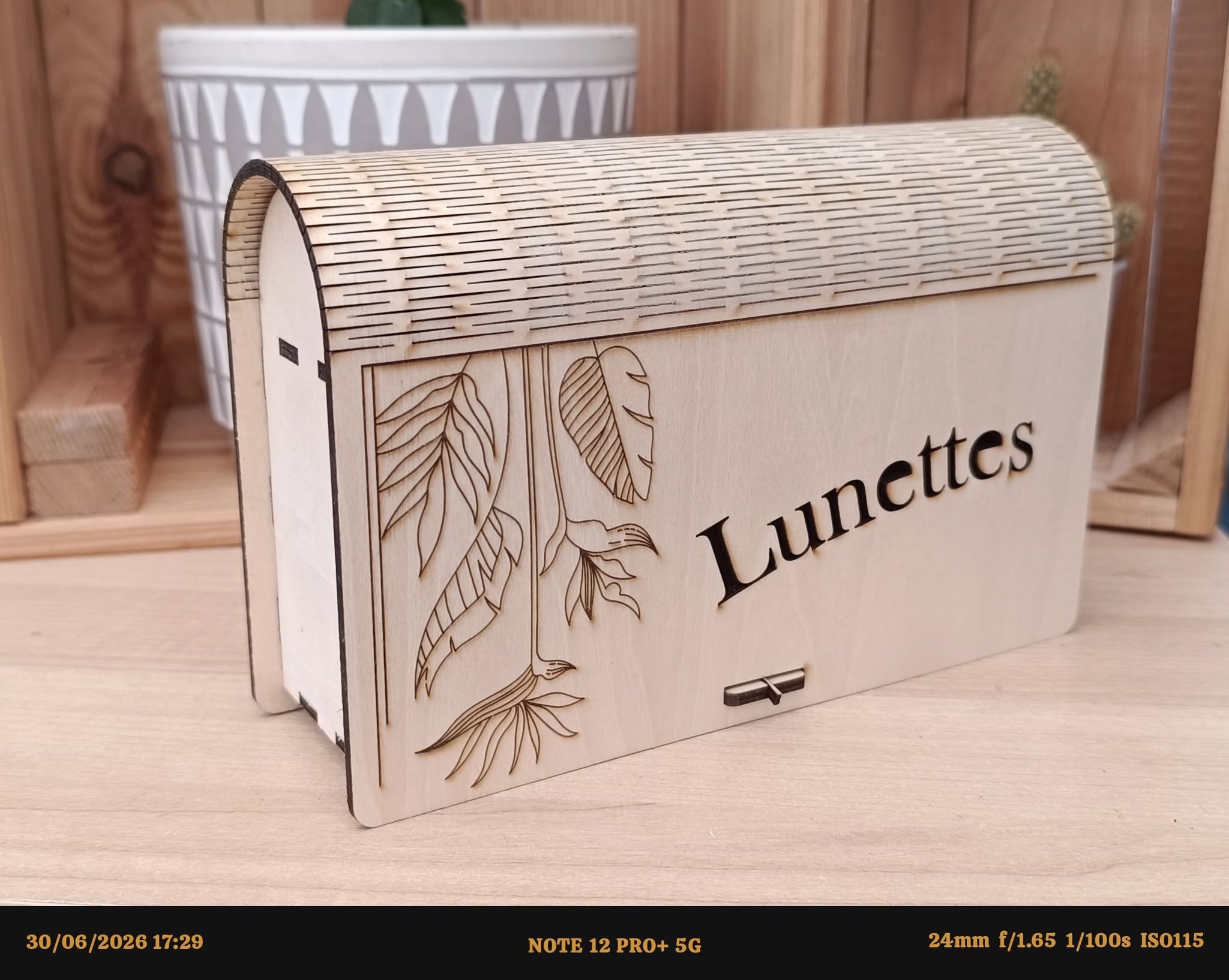 Boîte à lunettes en bois