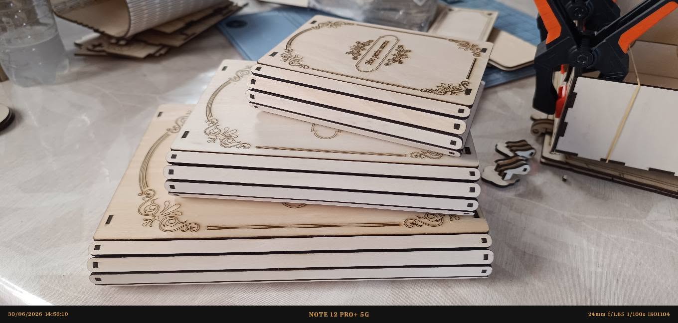Carnet en bois gravé