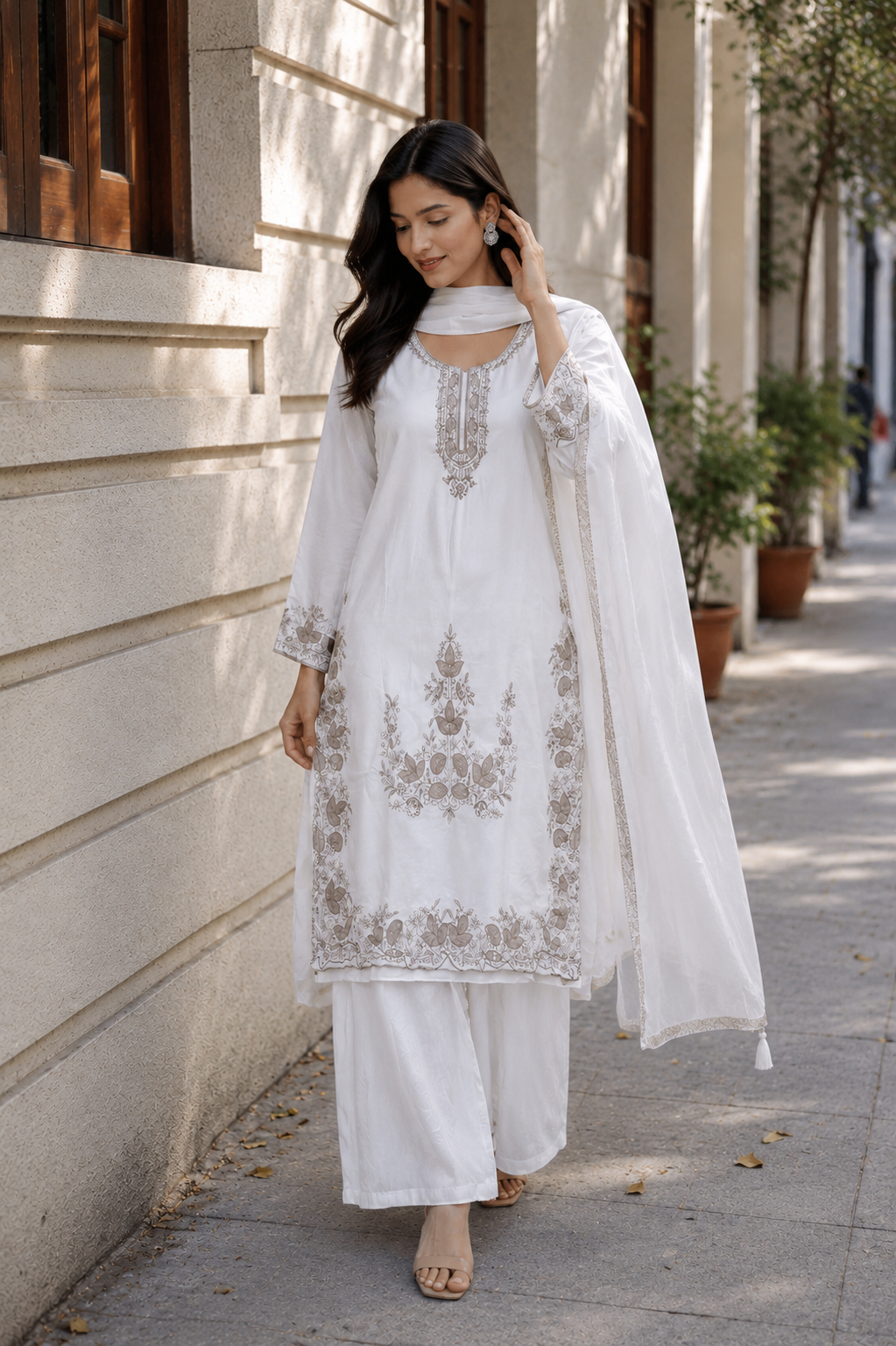 White Floral Embroidered Kurta Set with Organza Dupatta