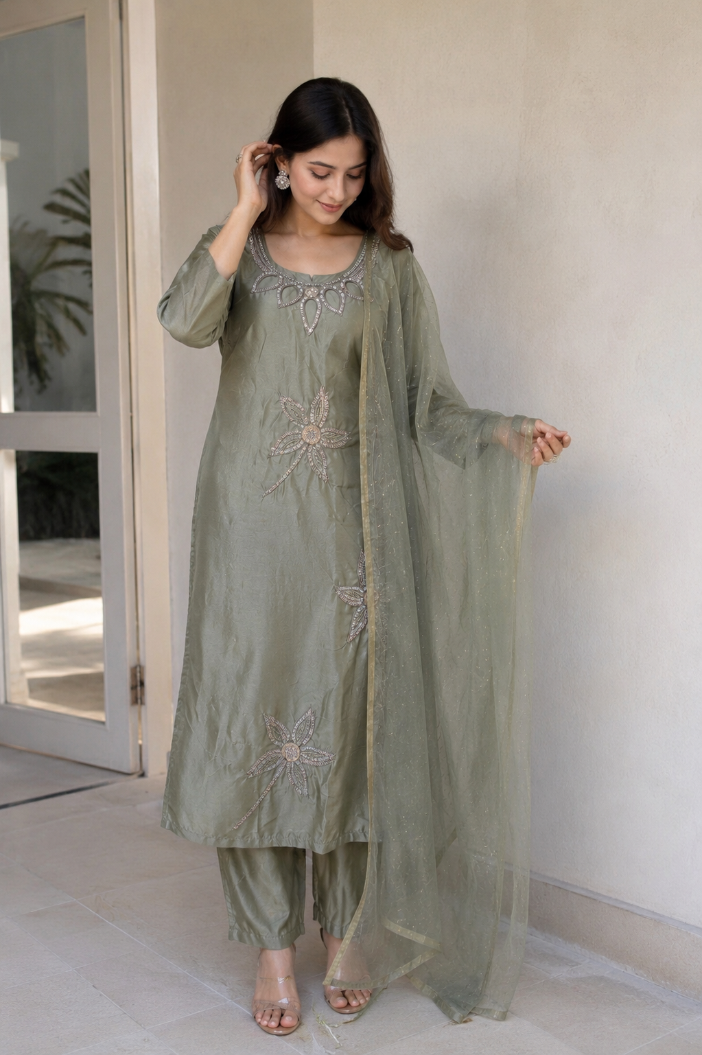 White Floral Embroidered Kurta Set with Organza Dupatta