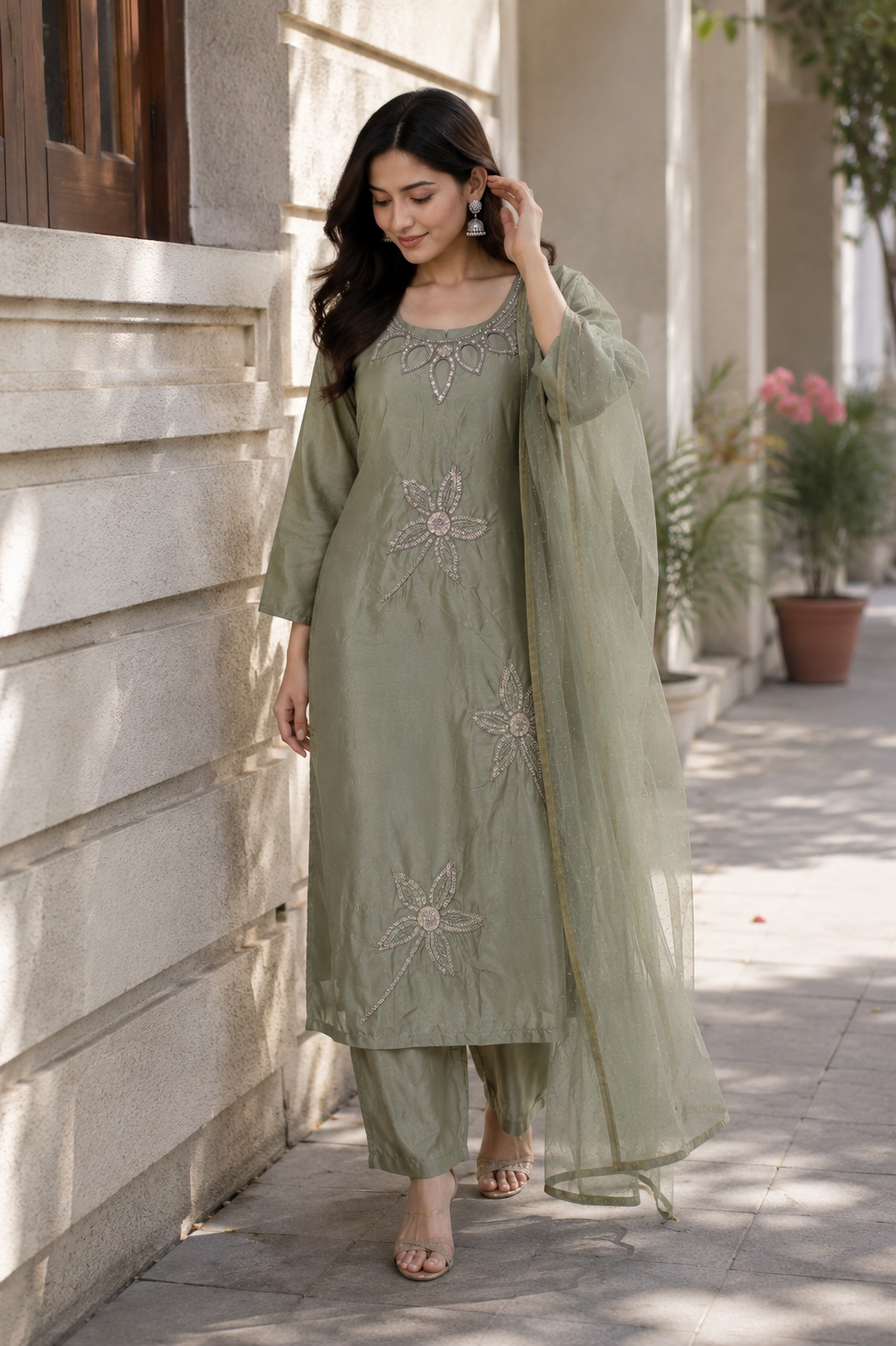 White Floral Embroidered Kurta Set with Organza Dupatta