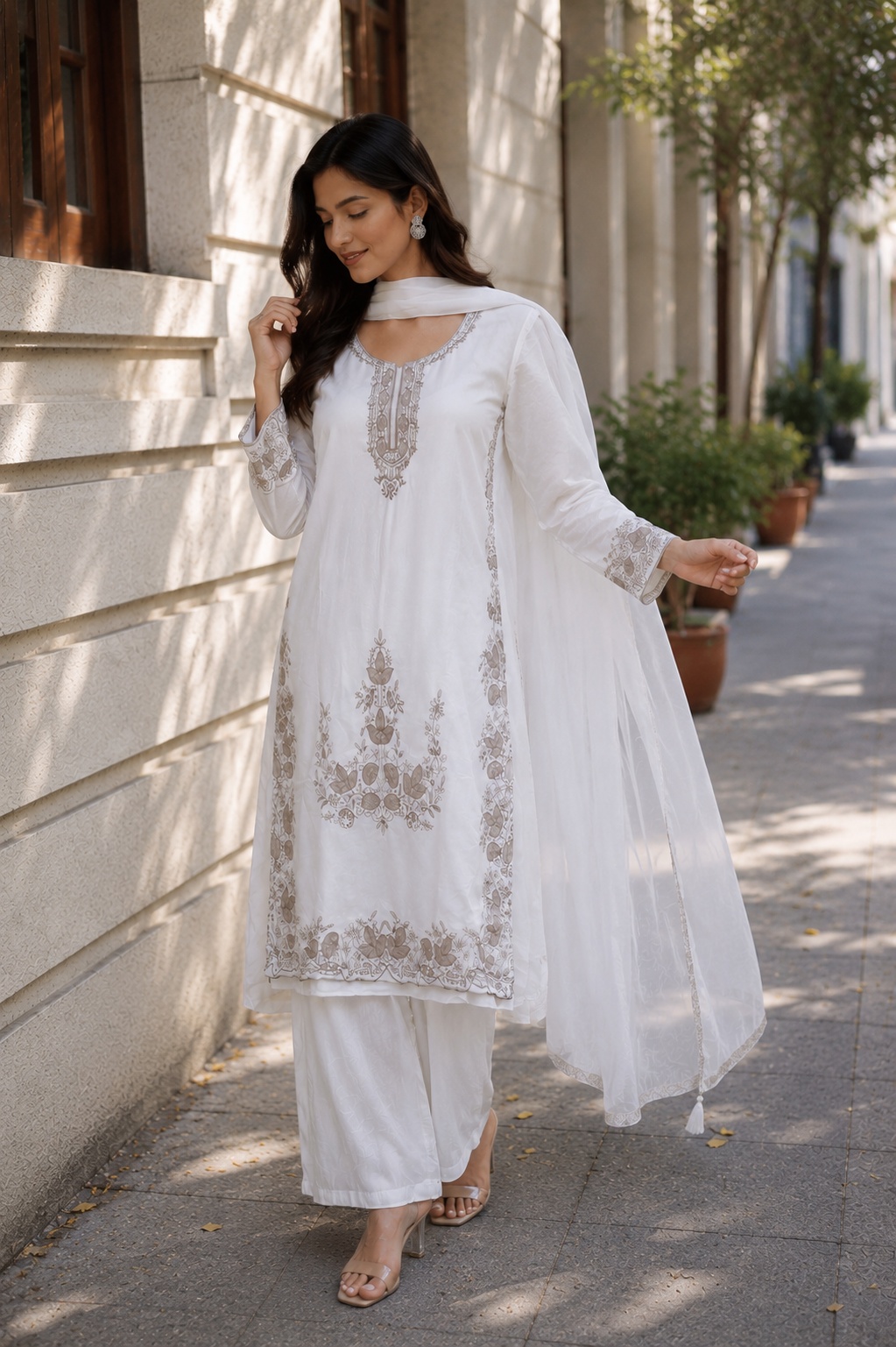White Floral Embroidered Kurta Set with Organza Dupatta