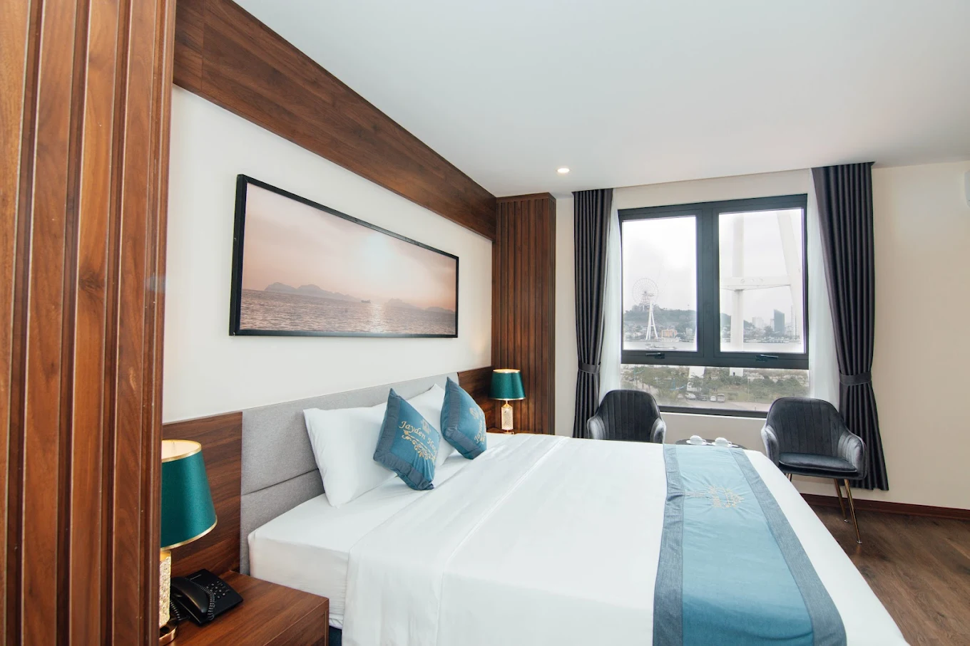 Phòng Đơn Tiện Nghi – Tầm Nhìn Hướng Vòng Quay Mặt Trời (Sun Wheel)