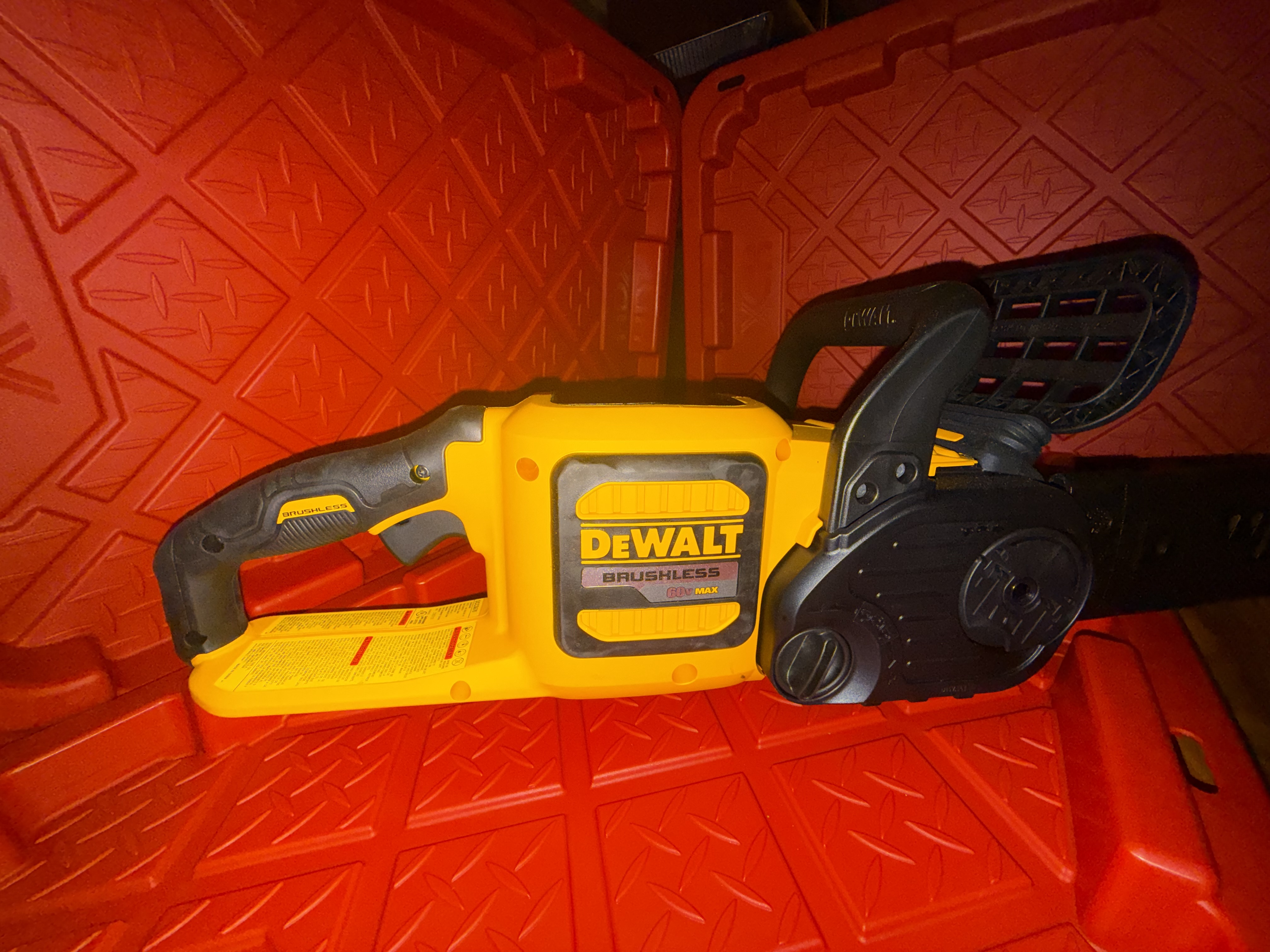 FLEXVOLT 60-Volt MAX 16 in. Brushless Cordless Battery Powered Chainsaw (Tool Only)
