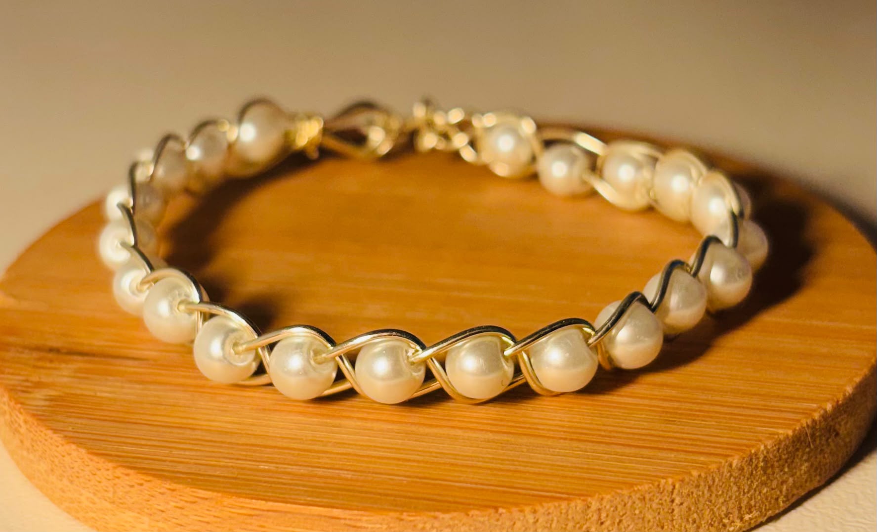 “Gold Pearl” צמיד יד פנינים אלגנטי 