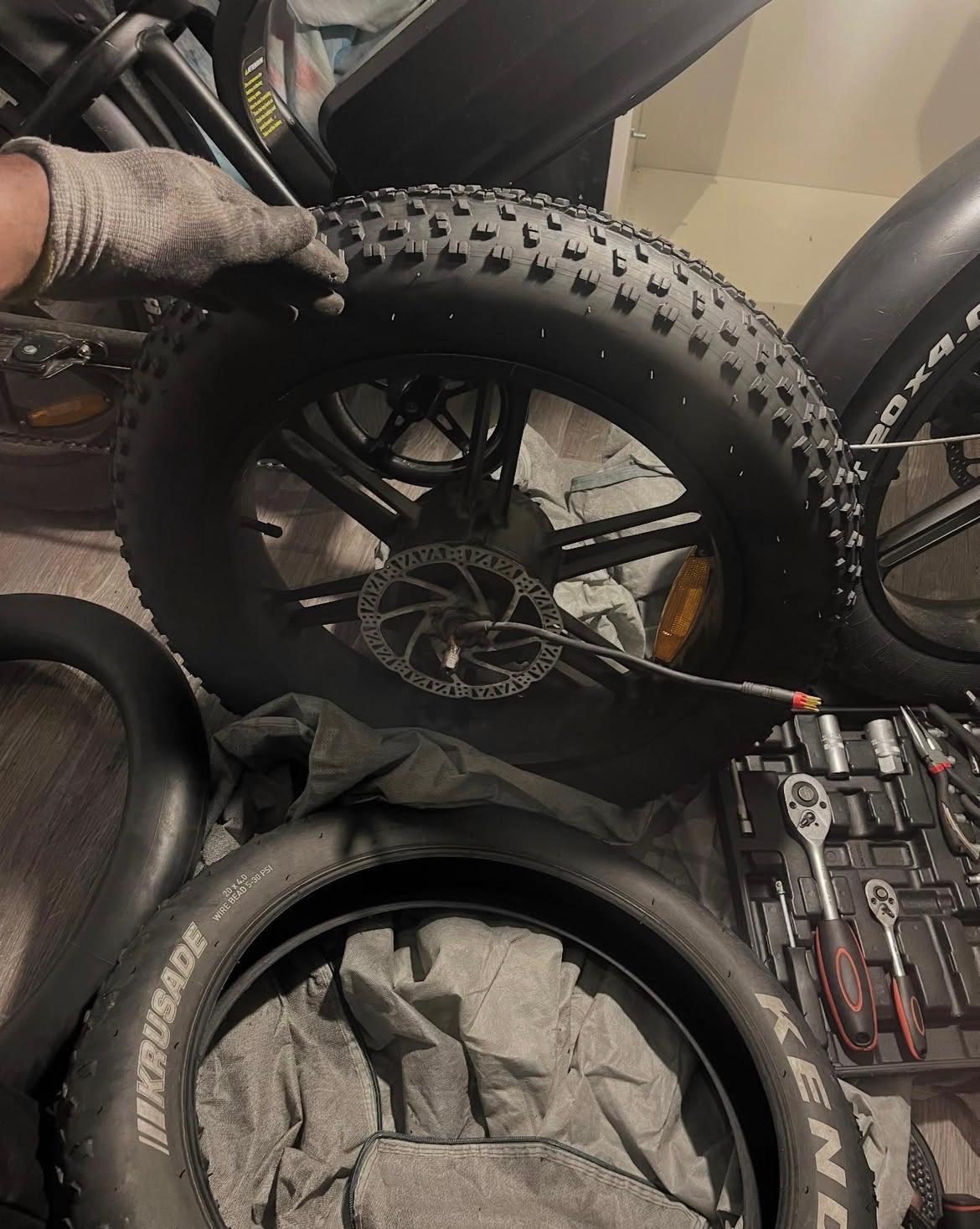 Repairing a flat rear tire and mounting new Kenda tires on the rear wheel of a fatbike