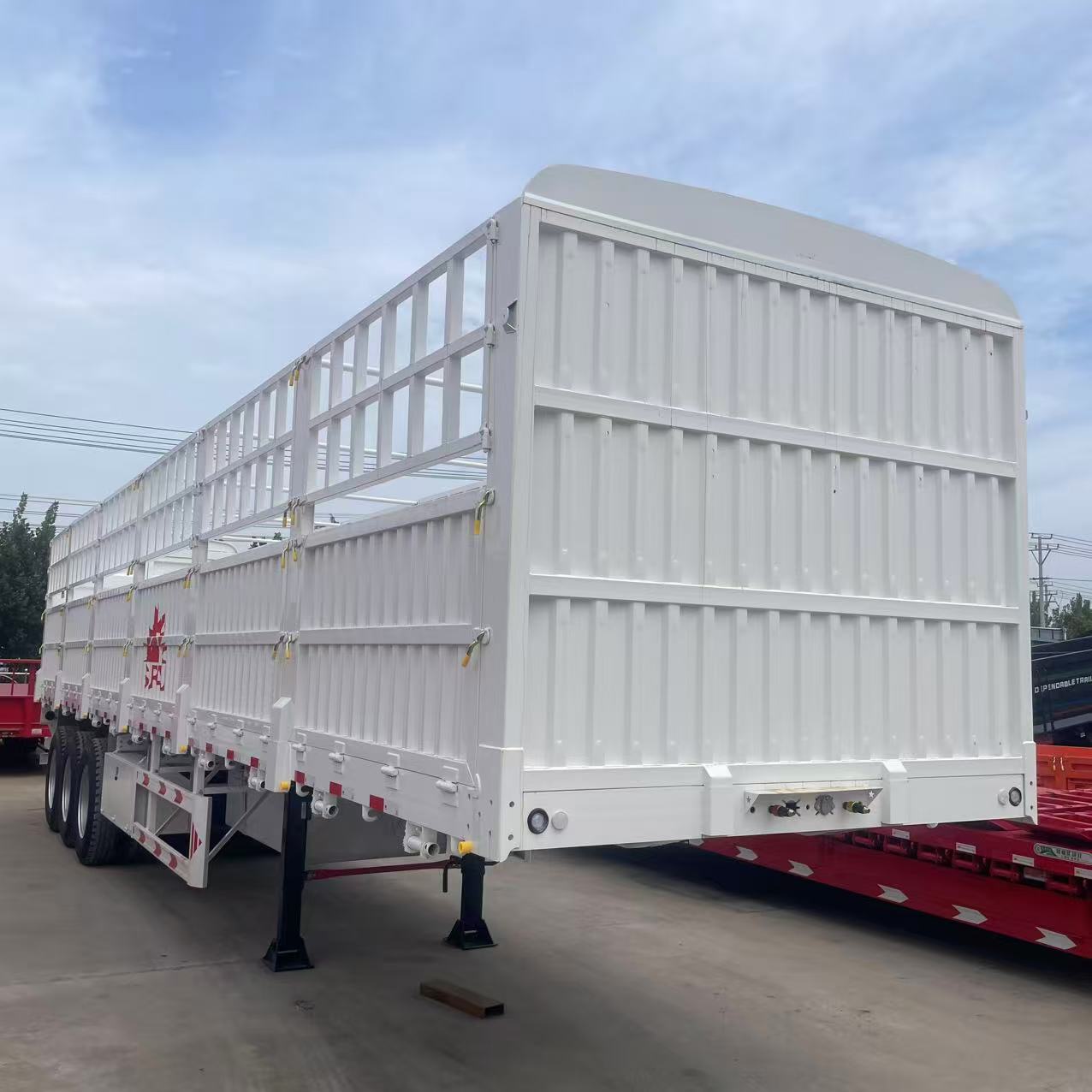 High-sided semi-trailer box with three bridges