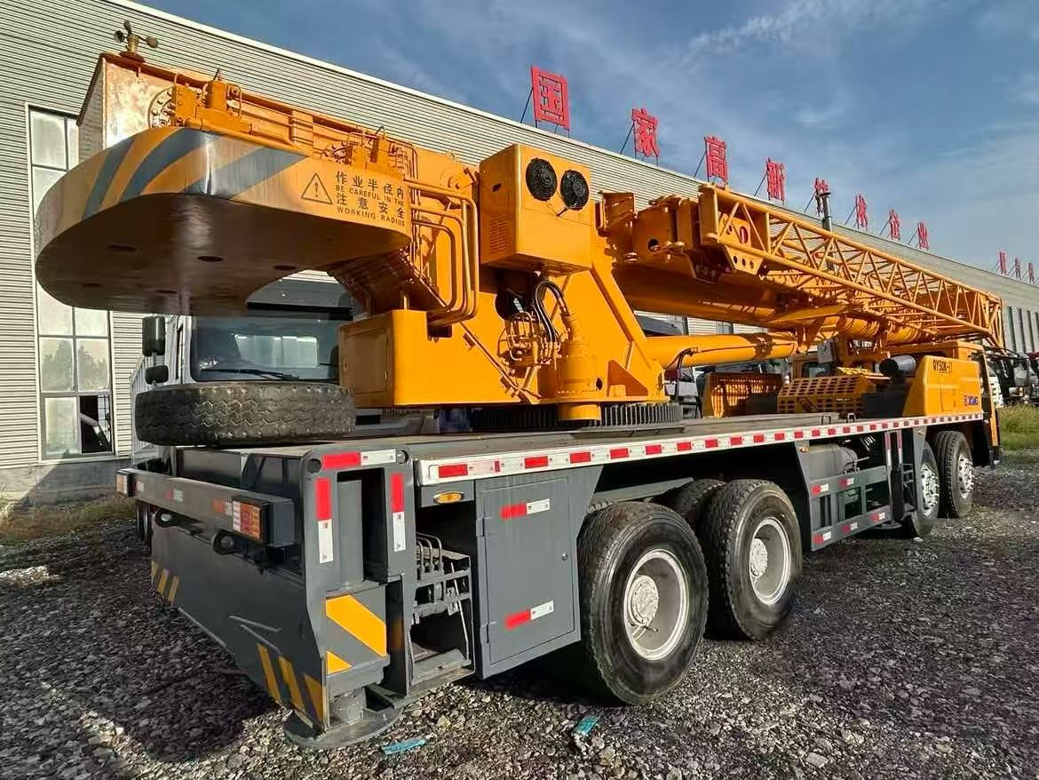 Truck crane 25t