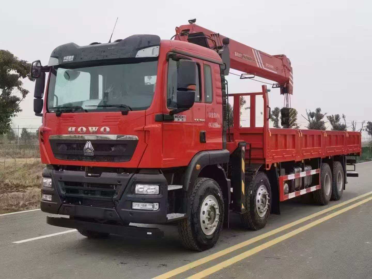 Truck-mounted crane
