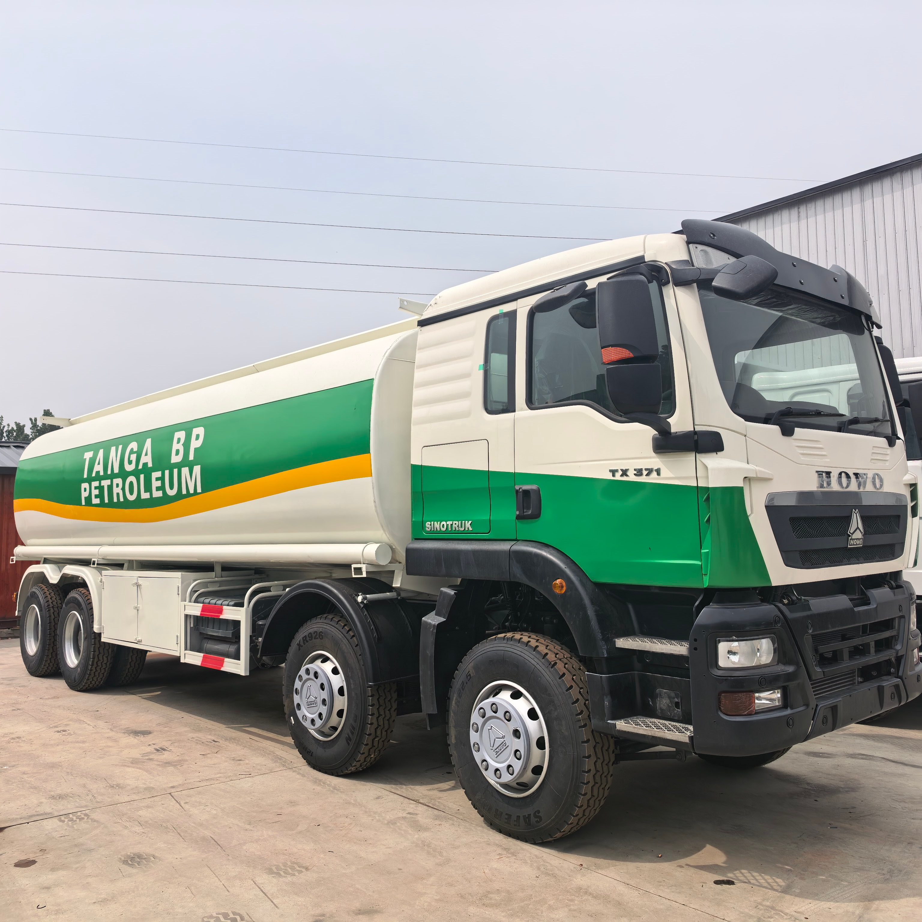 SINOTRUK HOWO TX oil tanker