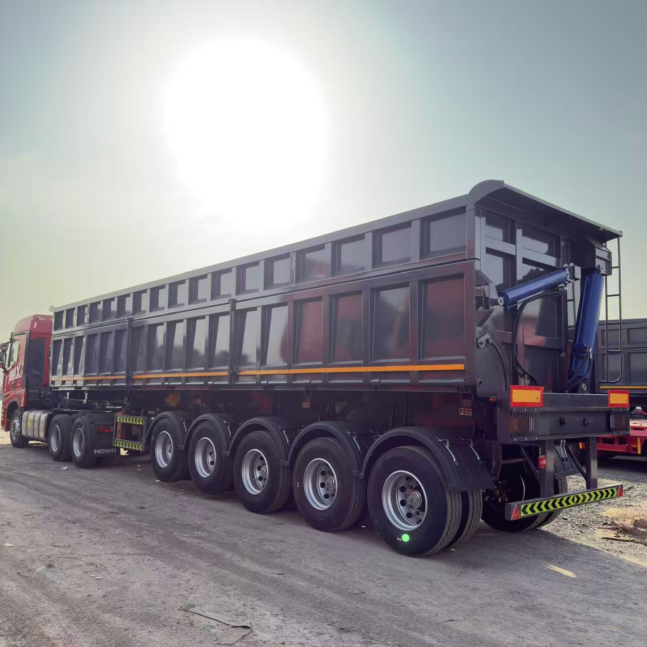 Side-tipping dump semi-trailer