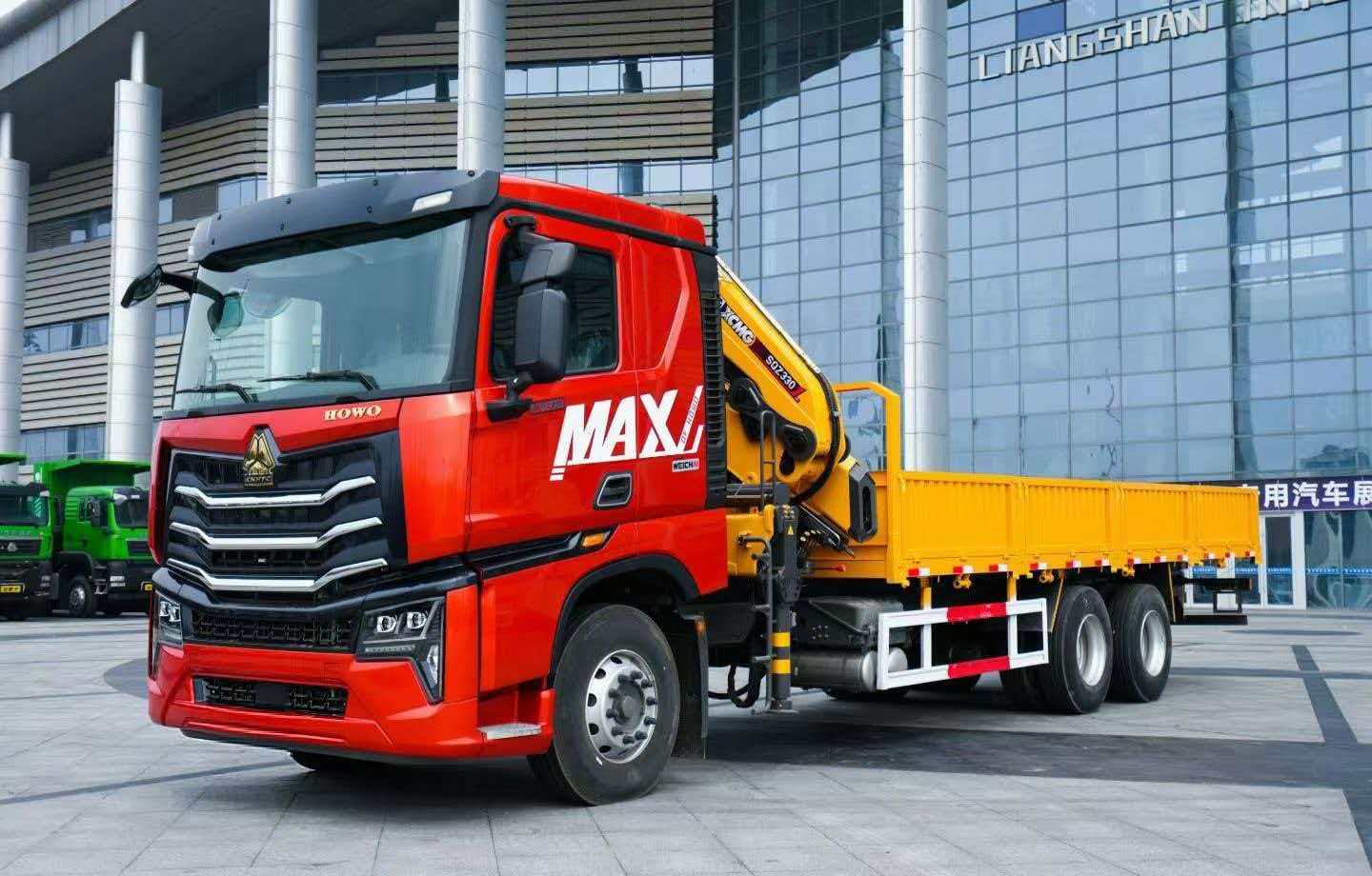 Folding truck crane
