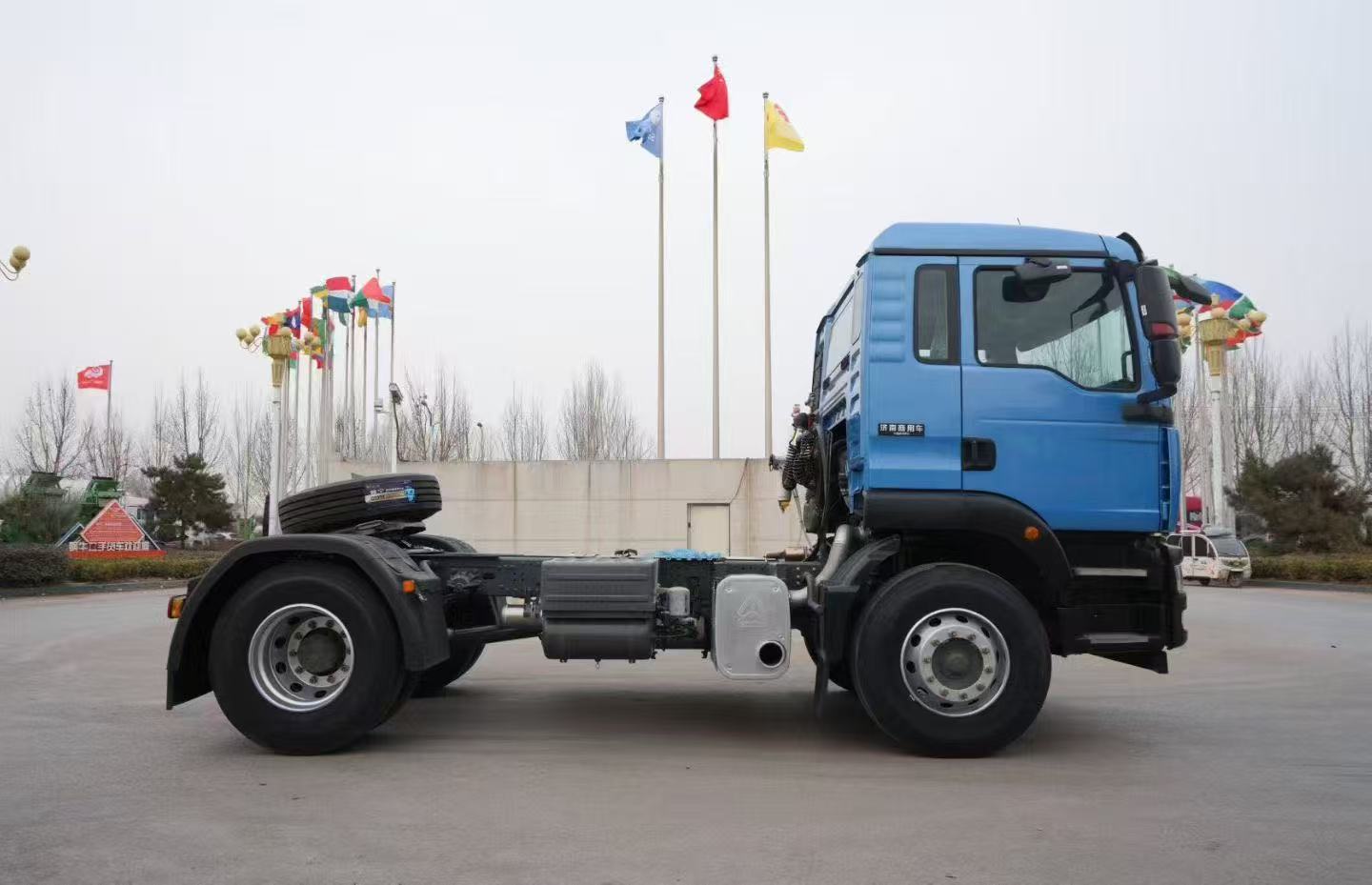 Howo tractor 4×2