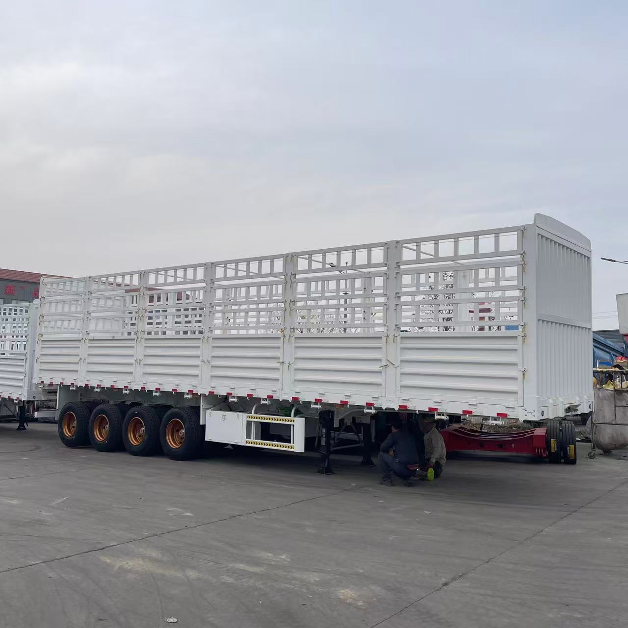 High-sided semi-trailer box with four bridges