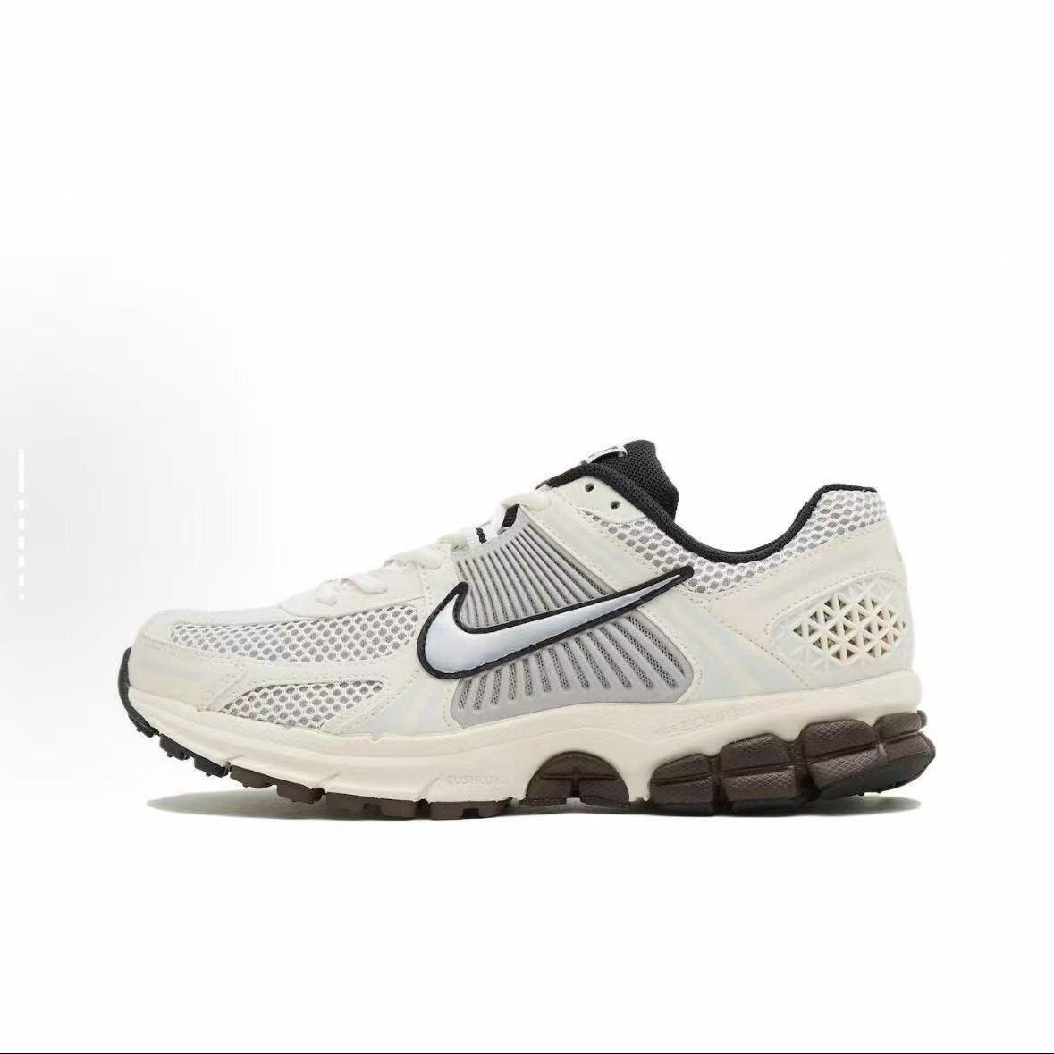 Nike Zoom Vomero 5 White