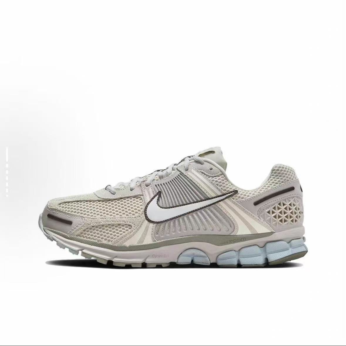 Nike Zoom Vomero 5 Sneakers
