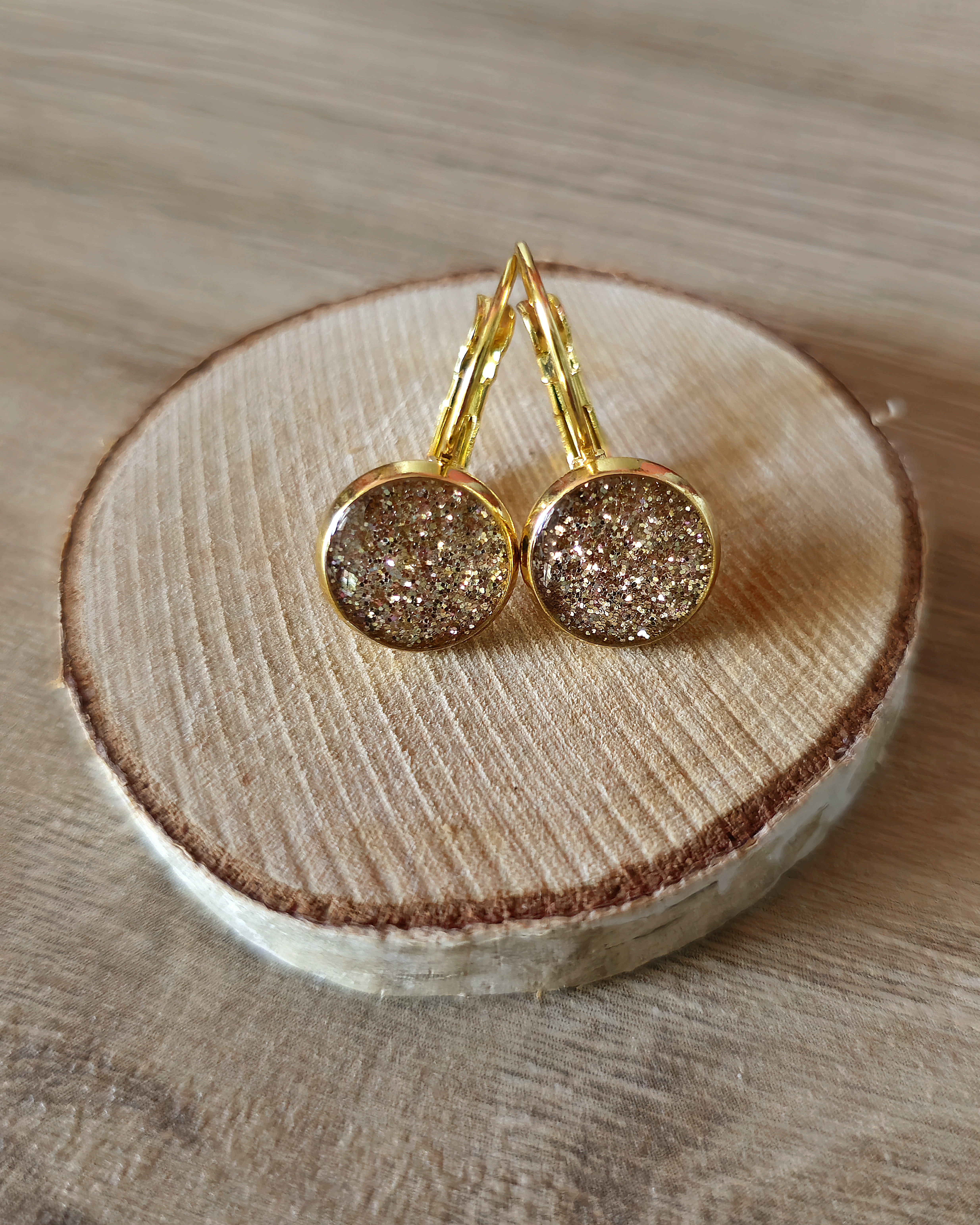 Boucles pailletées dorées