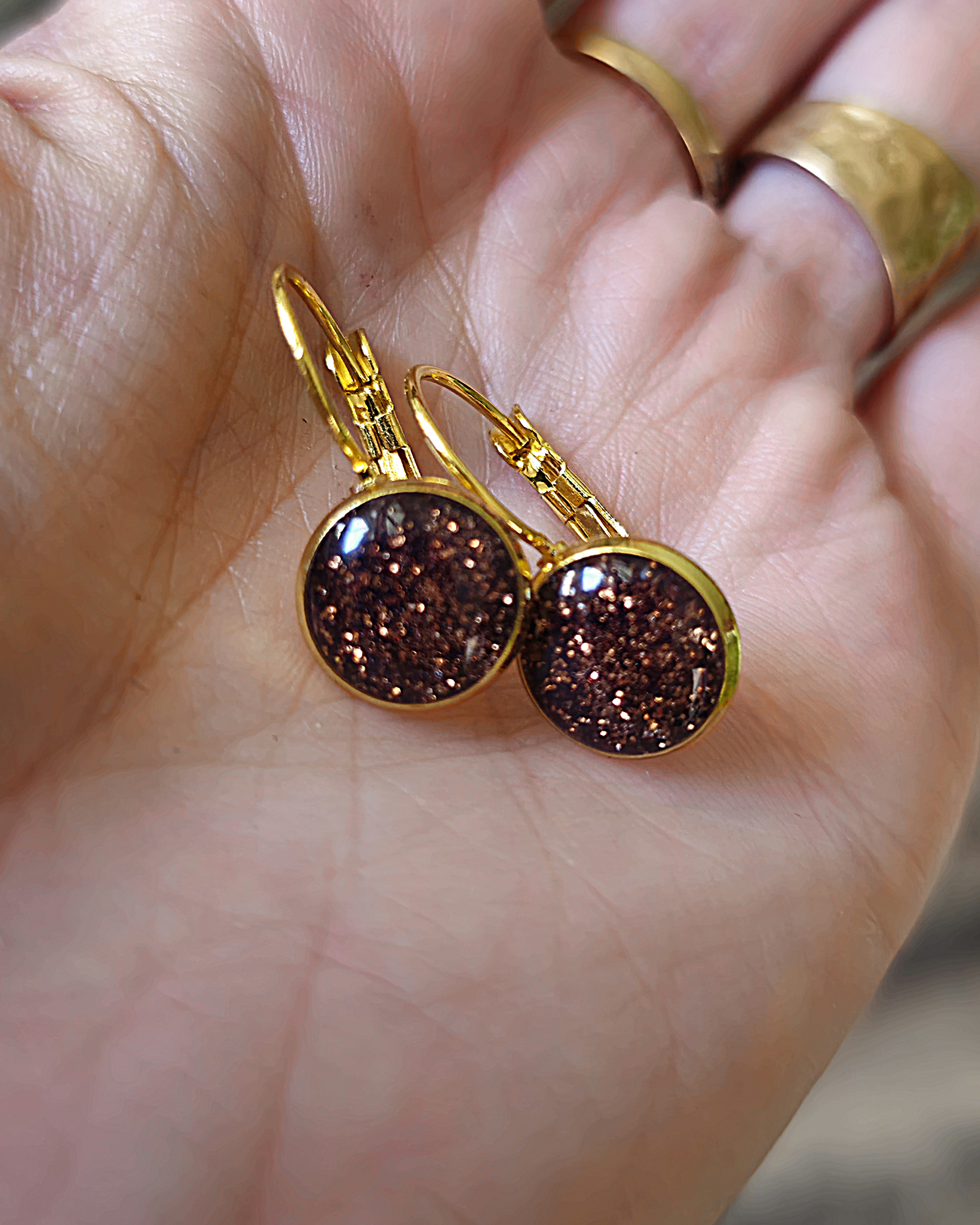 Boucles pailletées marrons