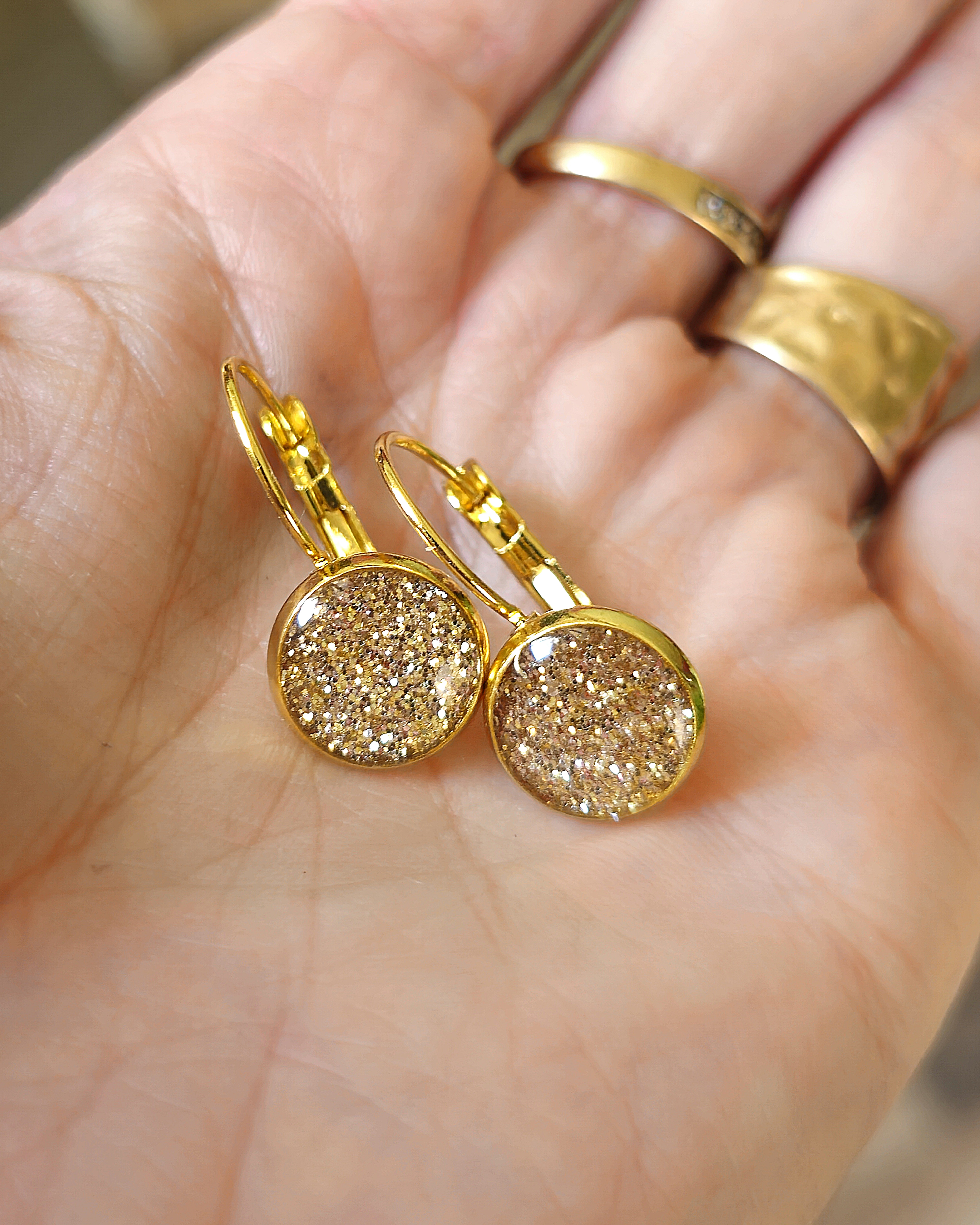 Boucles pailletées dorées