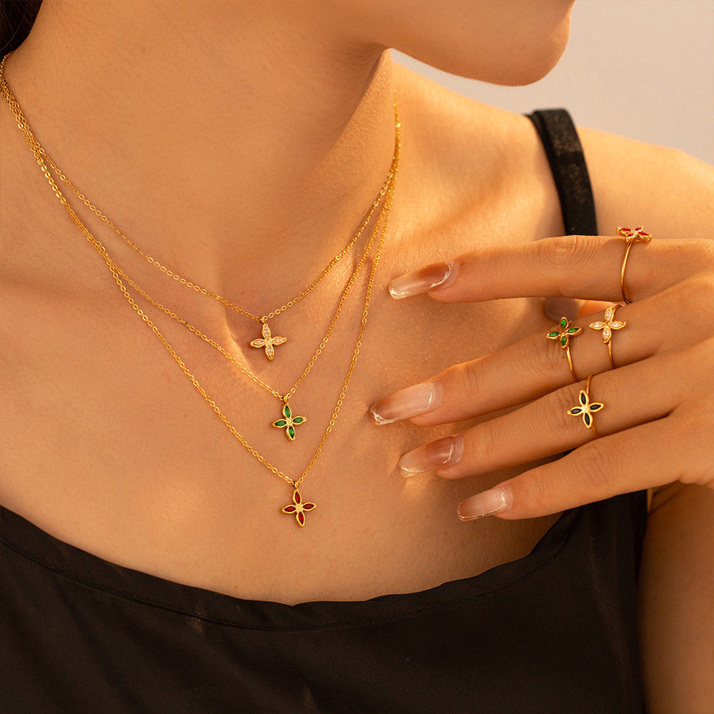 Gold Clover Nekclace