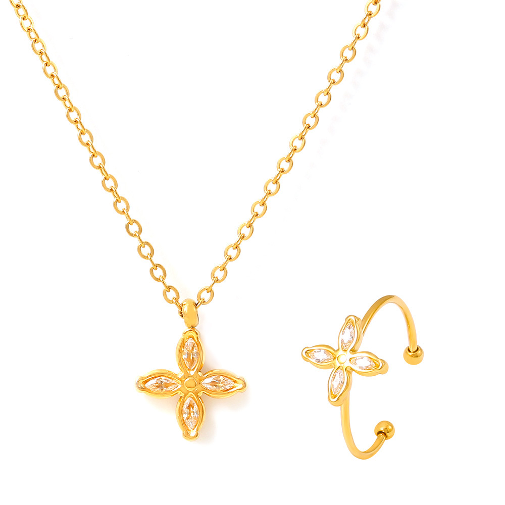 Gold Clover Nekclace