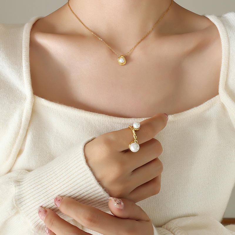 Pearl Collarbone Necklace 18K Gold Plated
