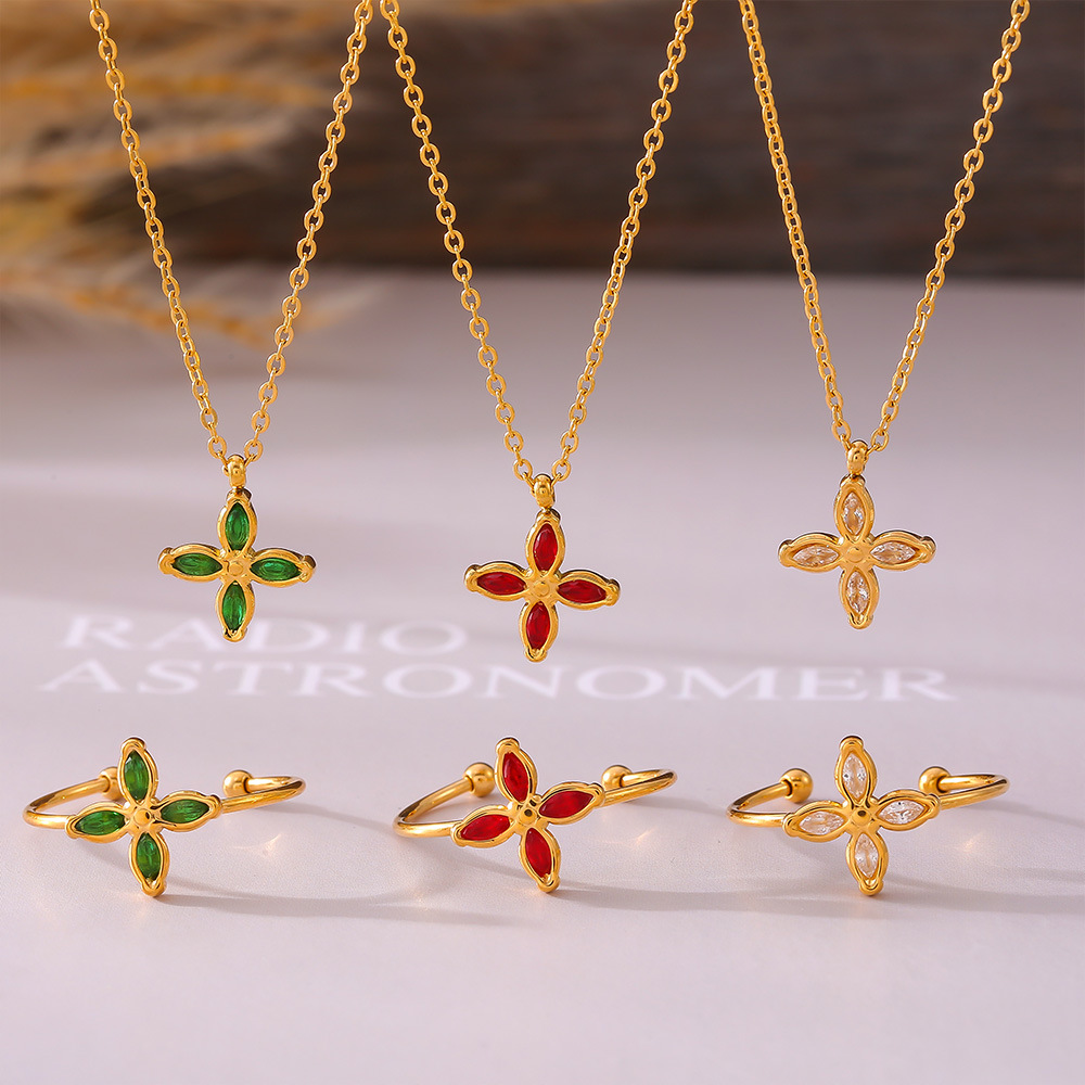 Gold Clover Nekclace